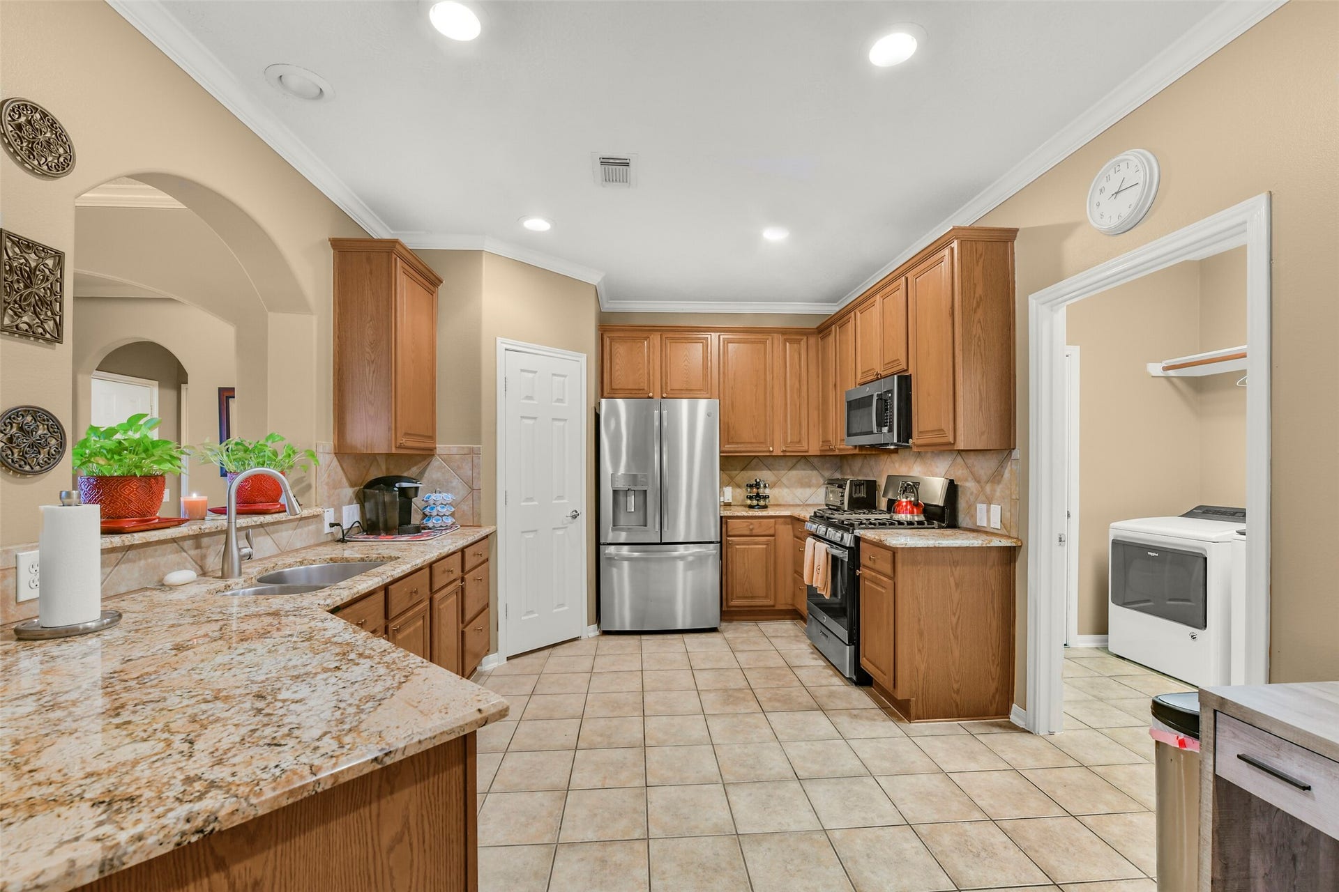 2310 Messina Drive, Pearland, TX 77581 2310 Messina Drive, Pearland, TX 77581