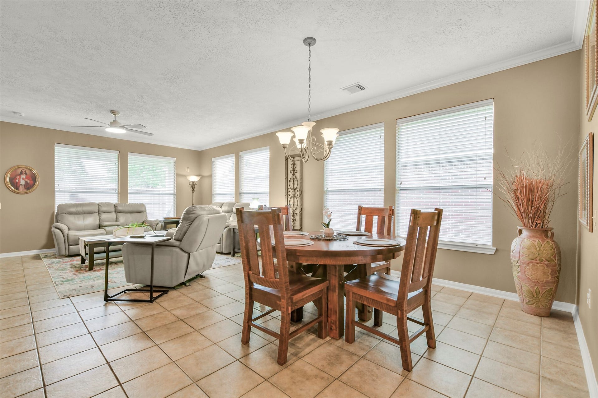 2310 Messina Drive, Pearland, TX 77581 2310 Messina Drive, Pearland, TX 77581