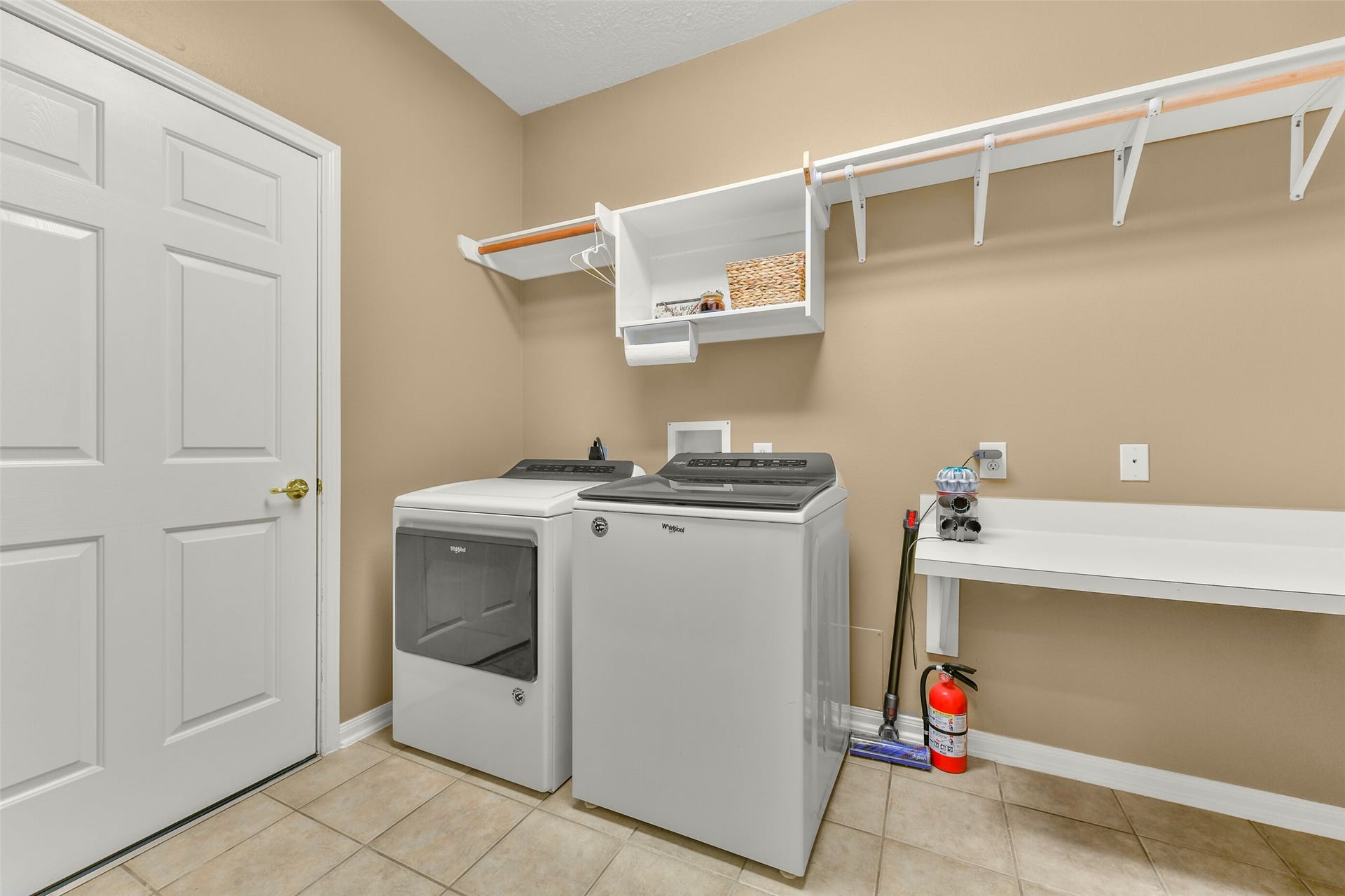 2310 Messina Drive, Pearland, TX 77581 2310 Messina Drive, Pearland, TX 77581