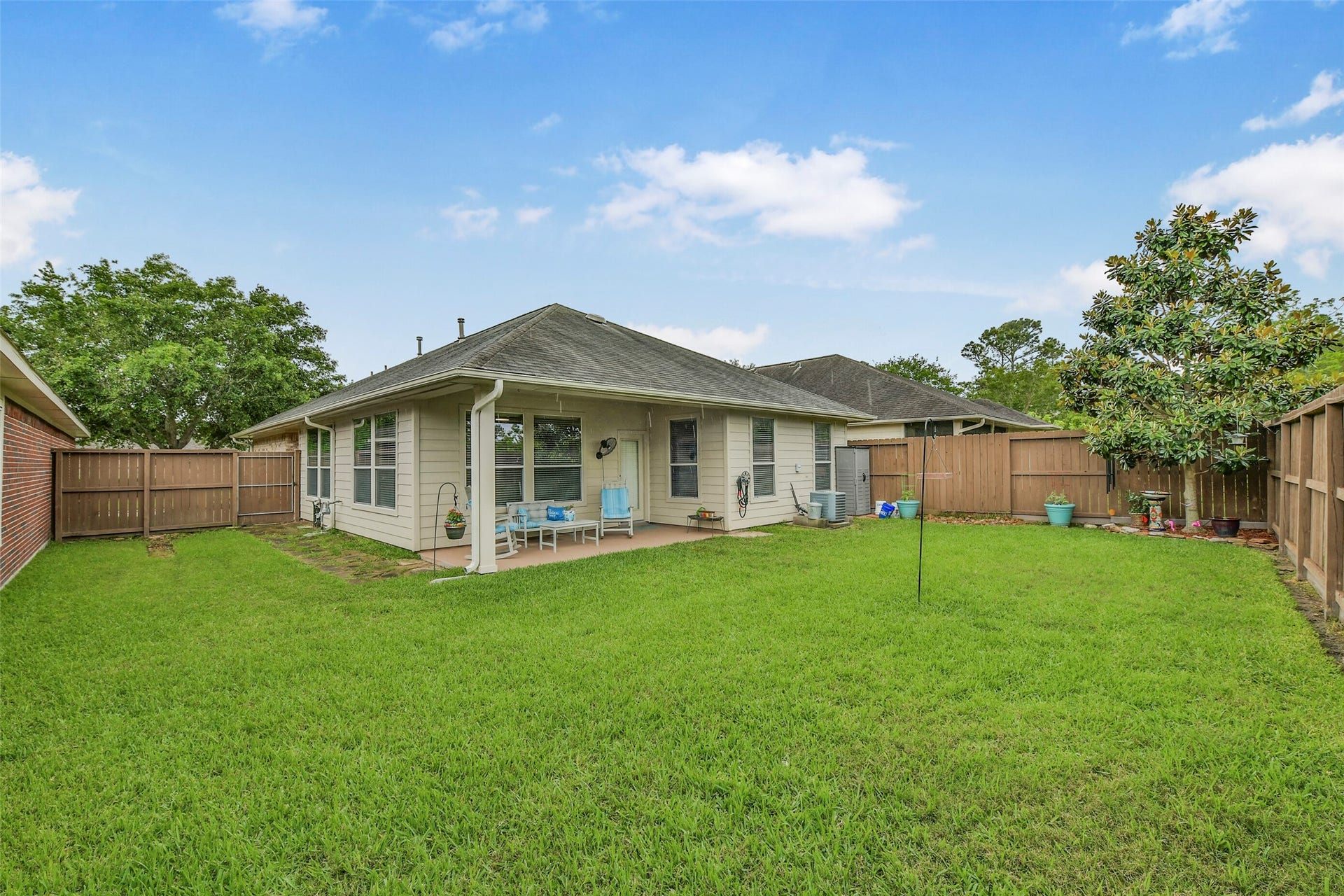 2310 Messina Drive, Pearland, TX 77581 2310 Messina Drive, Pearland, TX 77581
