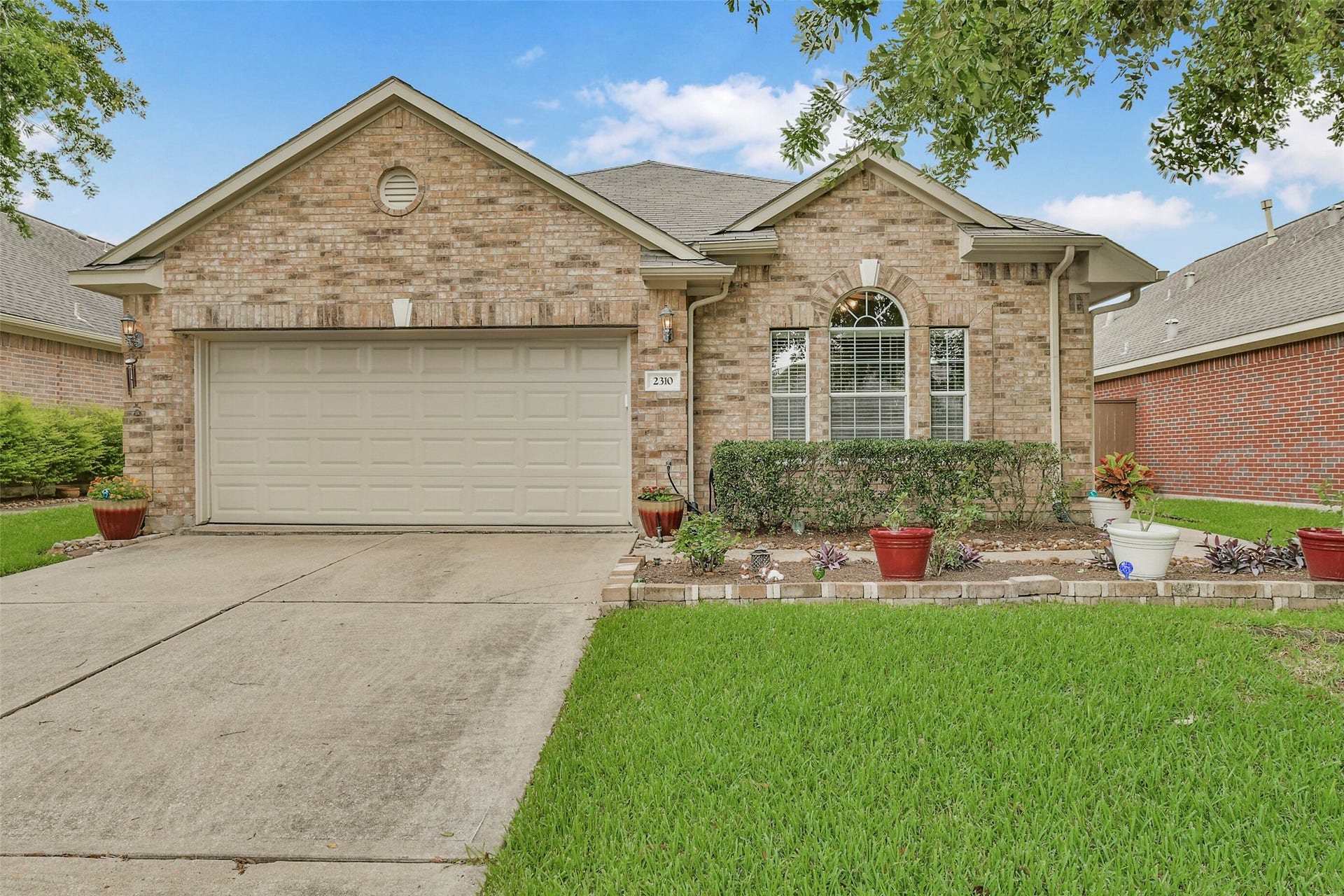 2310 Messina Drive, Pearland, TX 77581 2310 Messina Drive, Pearland, TX 77581