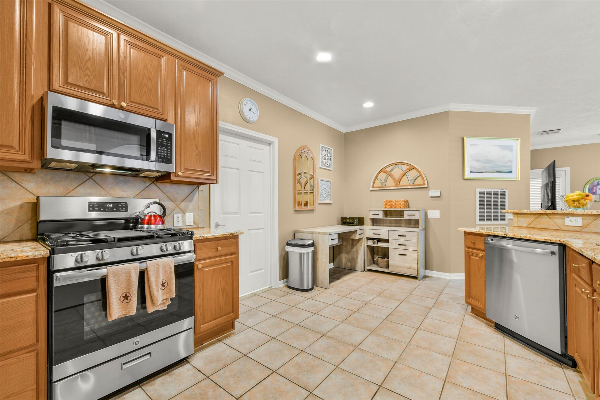 2310 Messina Drive, Pearland, TX 77581 2310 Messina Drive, Pearland, TX 77581