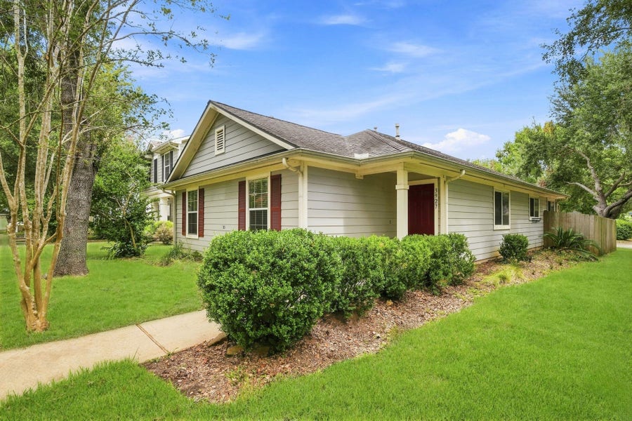 Property photo for 3927 Federal Lane, Missouri City, TX