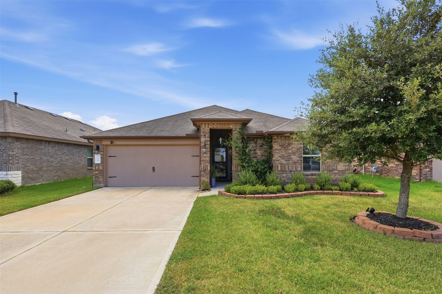 Property photo for 710 Desert Pea Lane, Rosharon, TX