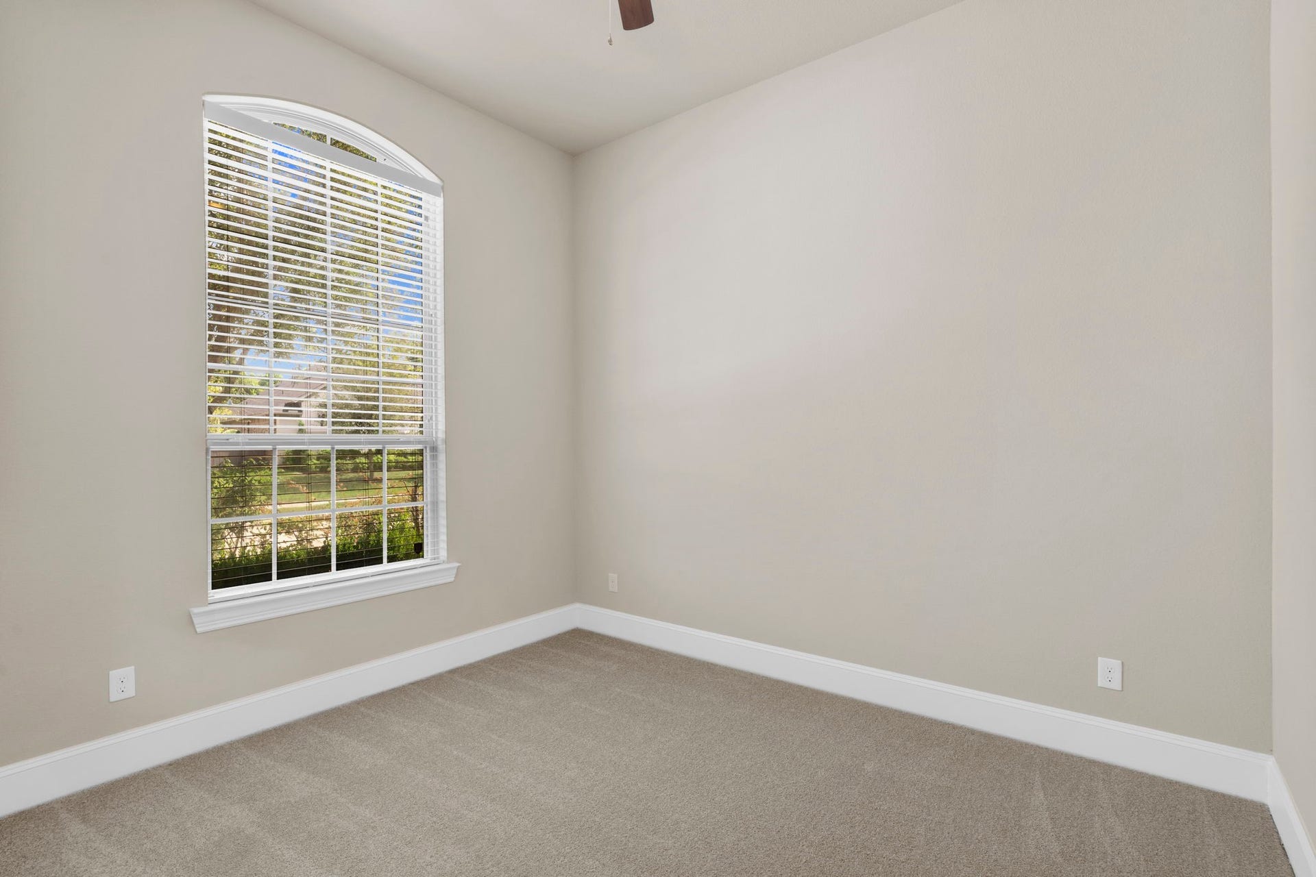 9410 Mount Logan, Missouri City, TX 77459 Secondary Bedroom down w en-suite