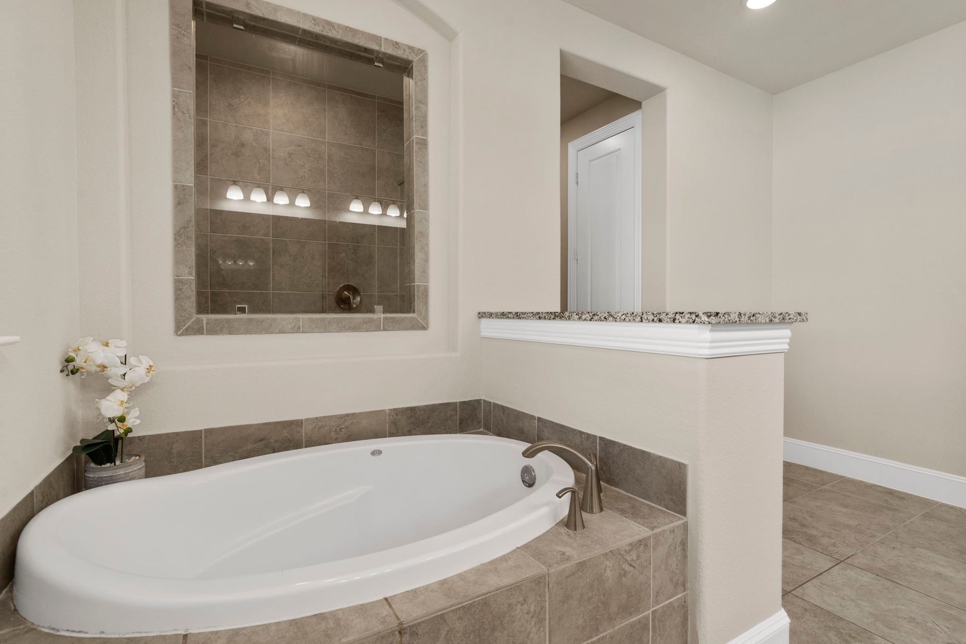 9410 Mount Logan, Missouri City, TX 77459 Unwind in the spacious primary bath featuring an oversized soaking tub, the perfect place to relax after a long day.
