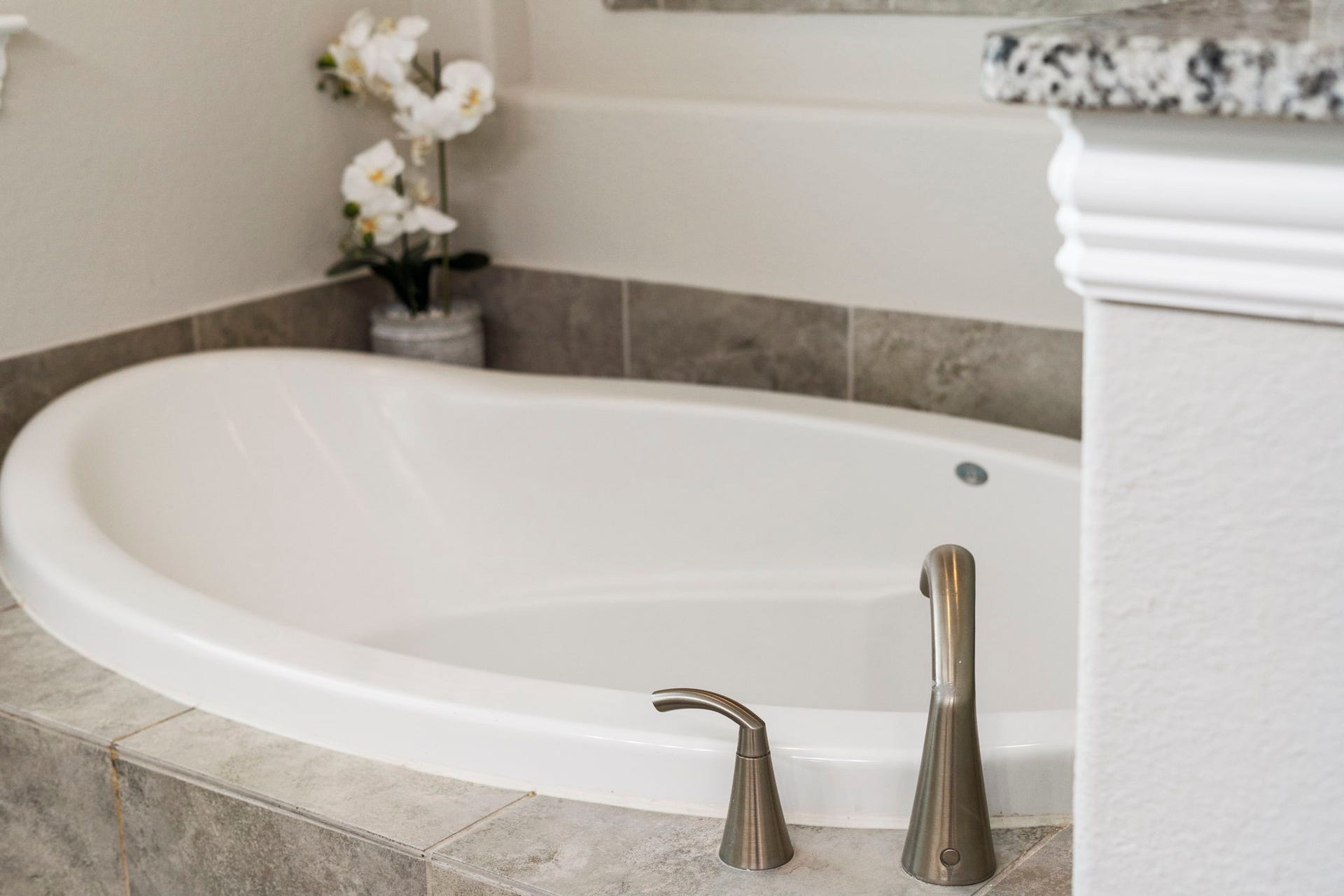 9410 Mount Logan, Missouri City, TX 77459 Thoughtfully designed with timeless finishes, this spa-inspired retreat offers comfort and everyday luxury.