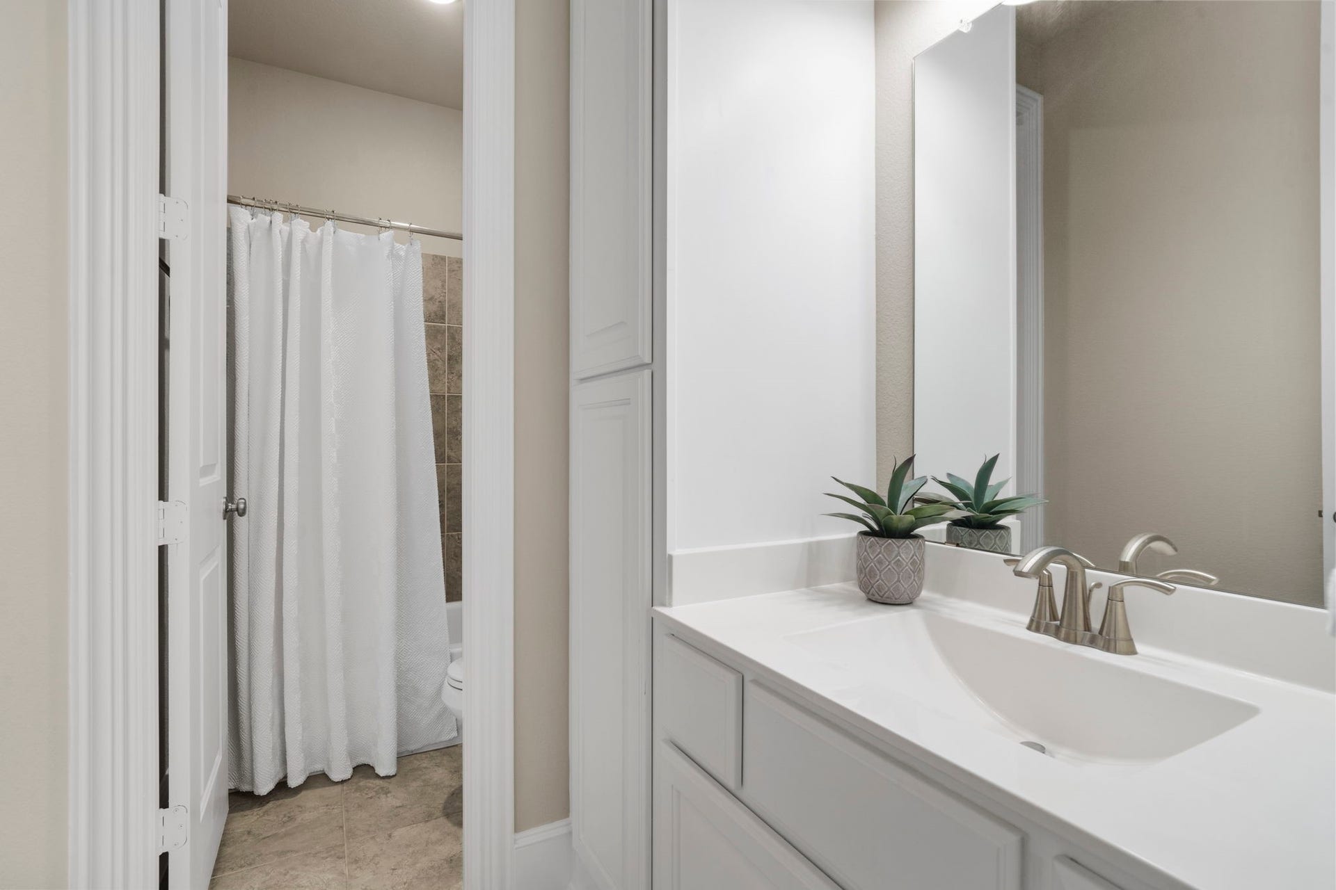 9410 Mount Logan, Missouri City, TX 77459 Secondary full bath located downstairs.