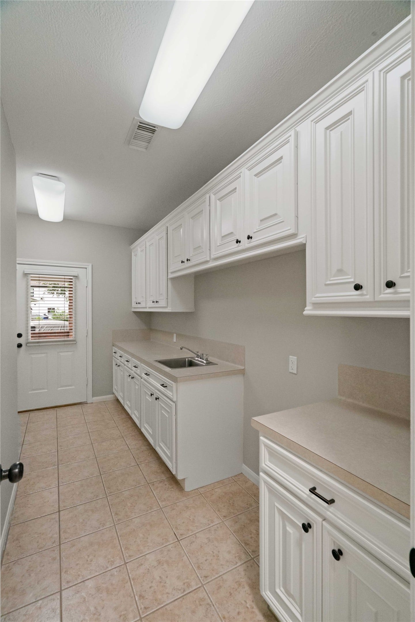 20403 Atascocita Shores Drive, Humble, TX 77346 Laundry