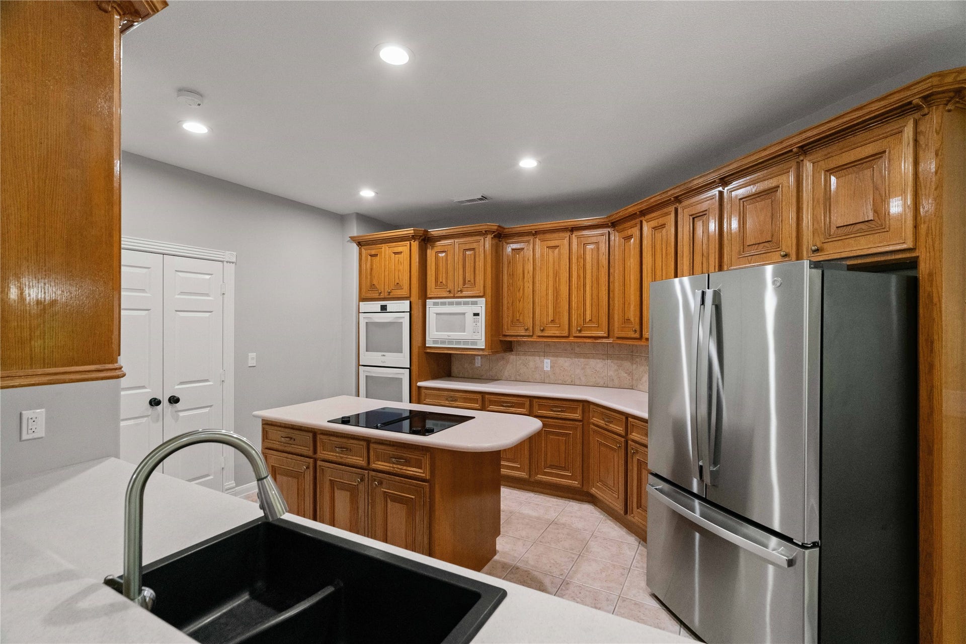 20403 Atascocita Shores Drive, Humble, TX 77346 Kitchen