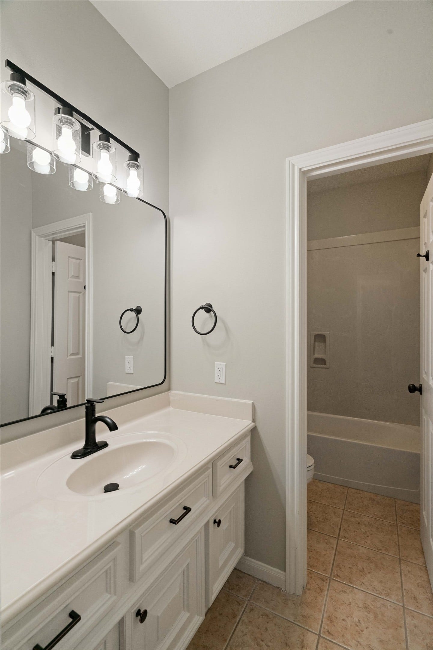 20403 Atascocita Shores Drive, Humble, TX 77346 Bathroom 2