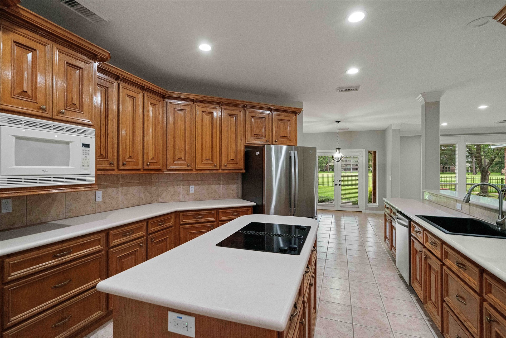 20403 Atascocita Shores Drive, Humble, TX 77346 Kitchen