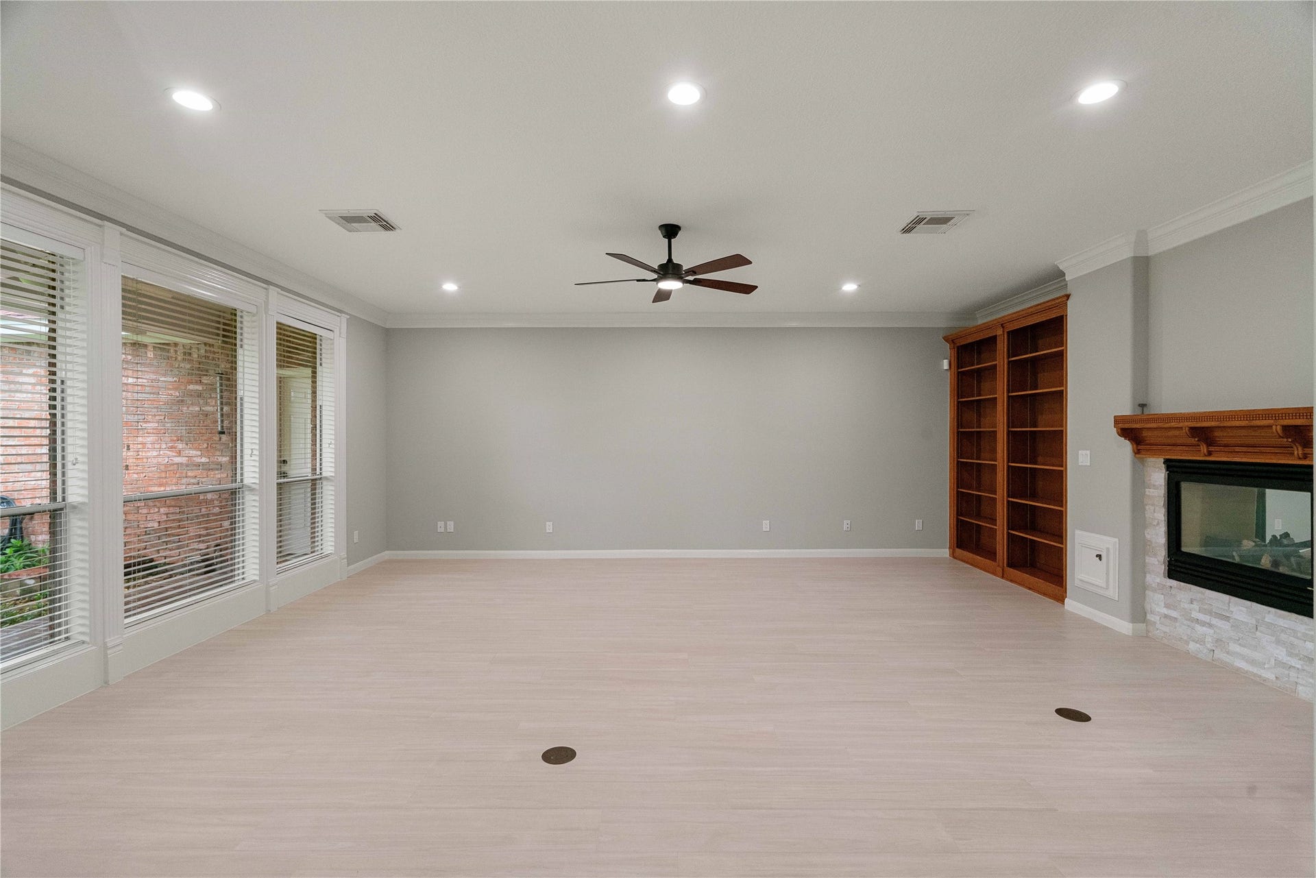20403 Atascocita Shores Drive, Humble, TX 77346 Living Room