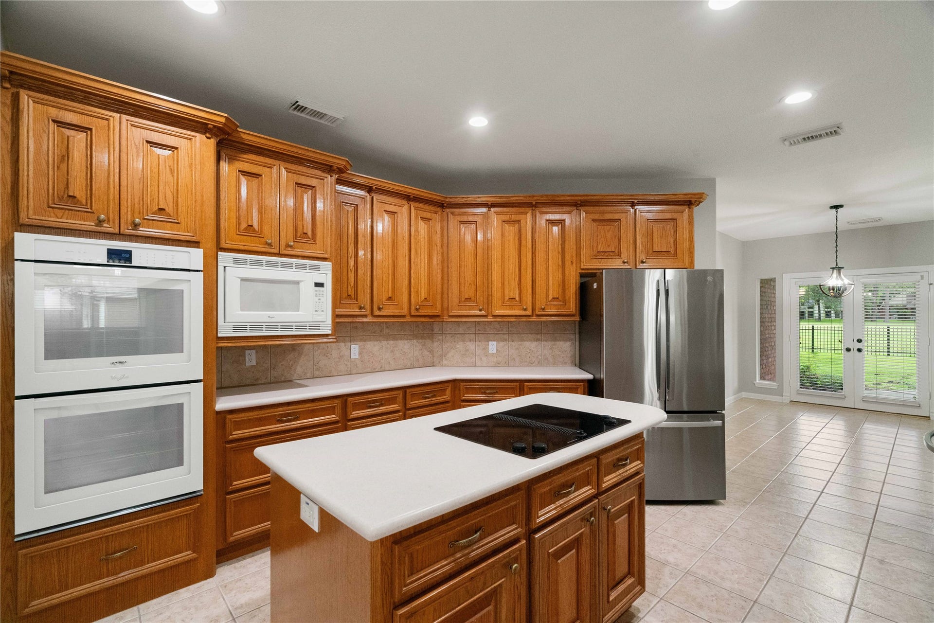 20403 Atascocita Shores Drive, Humble, TX 77346 Kitchen