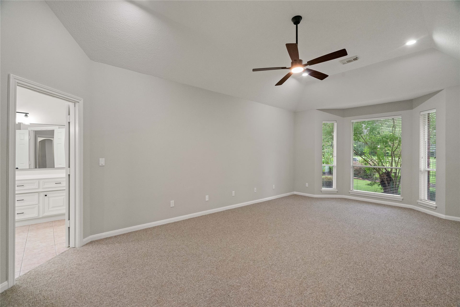 20403 Atascocita Shores Drive, Humble, TX 77346 Primary Bedroom