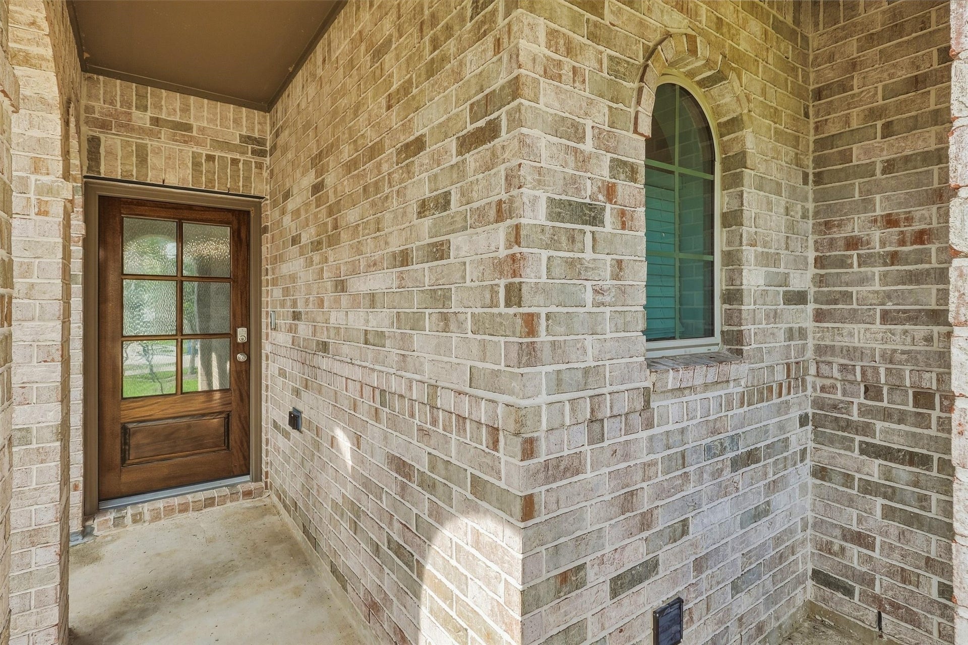 13109 Blue Flora Drive, Texas City, TX 77568 This beautiful front porch has so much style and charm, with brick archways and columns leading to a beautiful wooden door and etched glass. The arched window in the entry, echos the design, and is absolute perfection!