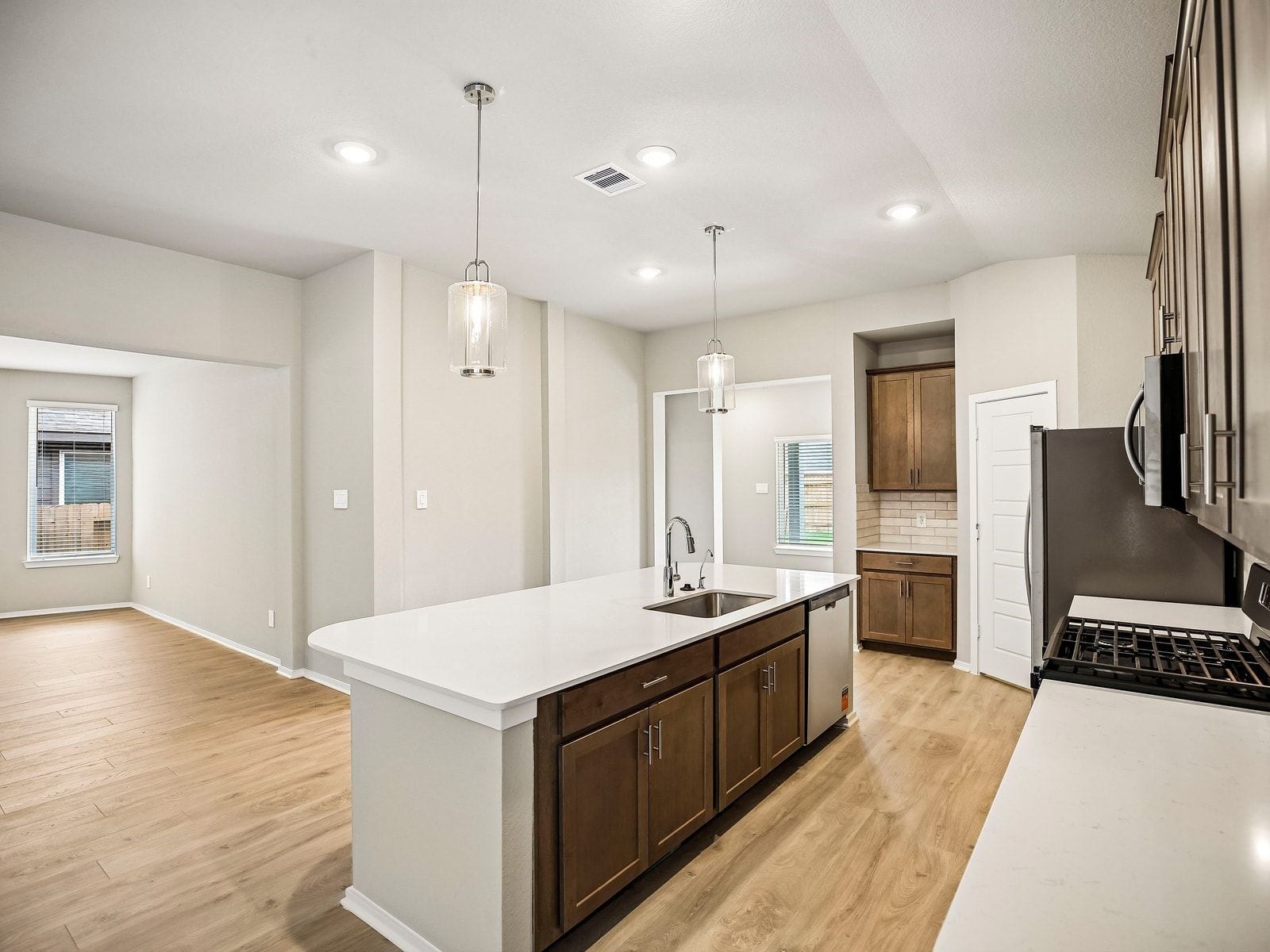 6021 Palmetto Bluff Trail, Pearland, TX 77584 6021 Palmetto Bluff Trail, Pearland, TX 77584