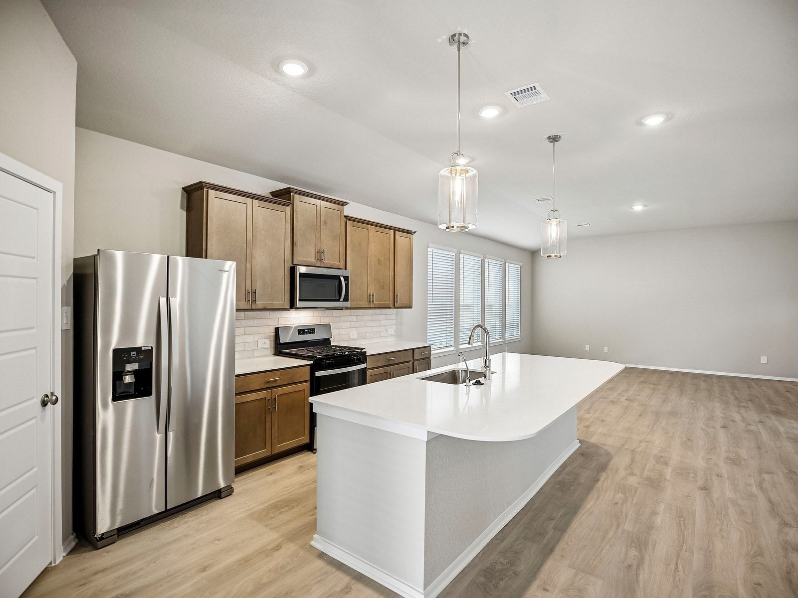 6021 Palmetto Bluff Trail, Pearland, TX 77584 6021 Palmetto Bluff Trail, Pearland, TX 77584
