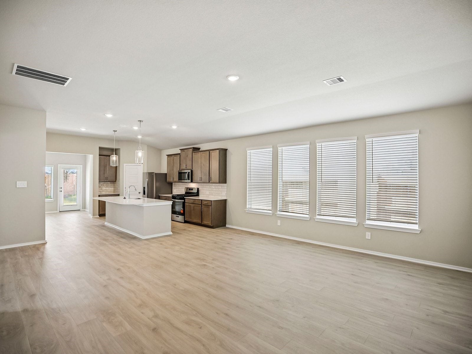 6021 Palmetto Bluff Trail, Pearland, TX 77584 6021 Palmetto Bluff Trail, Pearland, TX 77584