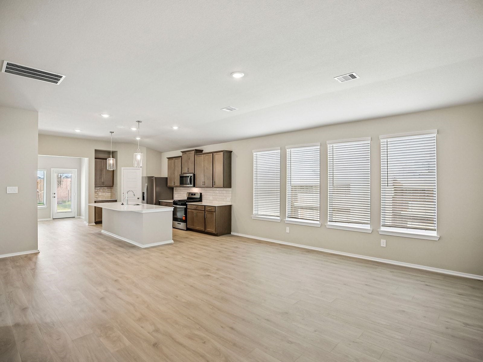 6021 Palmetto Bluff Trail, Pearland, TX 77584 6021 Palmetto Bluff Trail, Pearland, TX 77584
