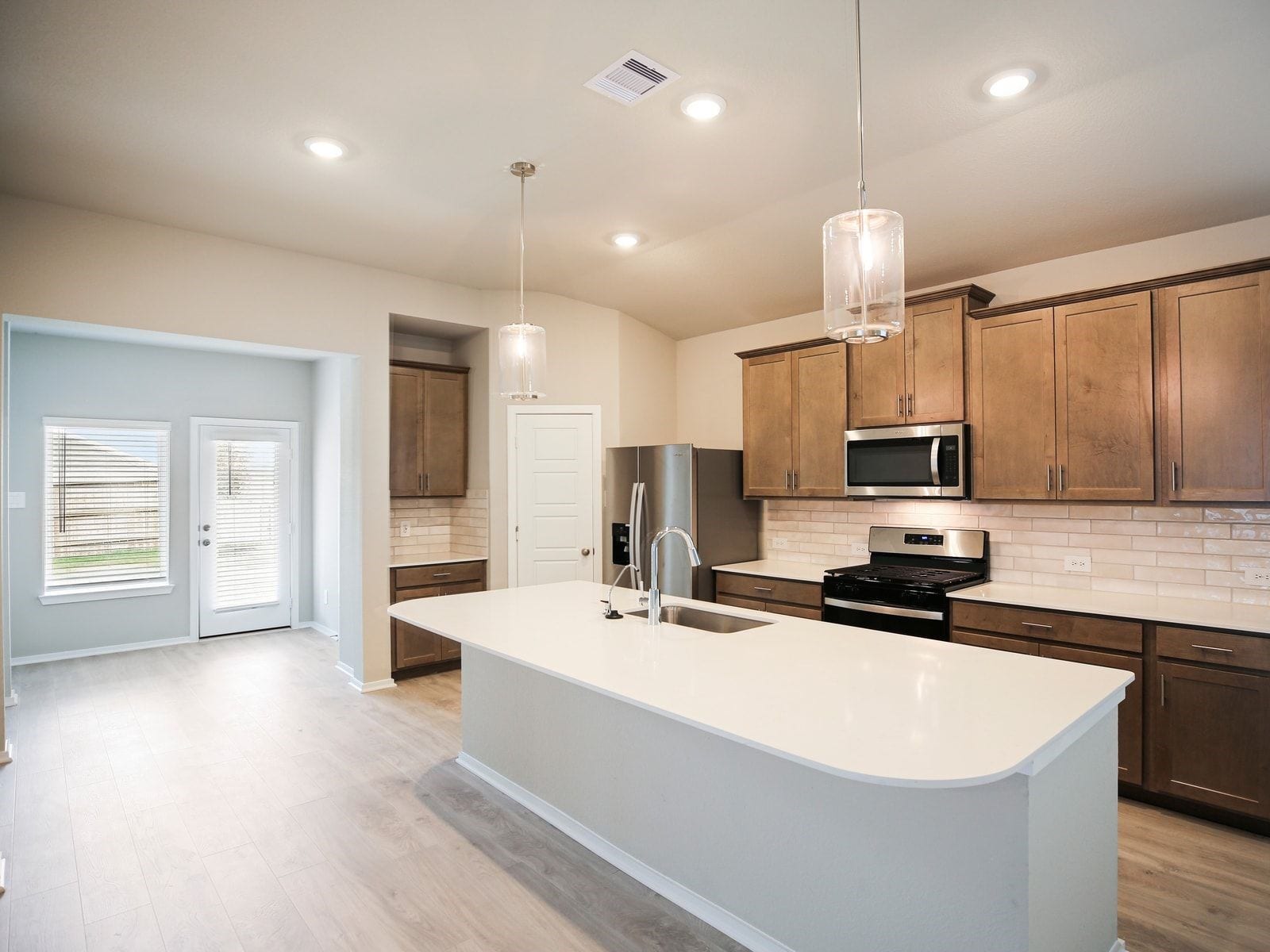 6021 Palmetto Bluff Trail, Pearland, TX 77584 6021 Palmetto Bluff Trail, Pearland, TX 77584