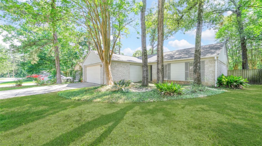 Property photo for 26 S White Pebble Court, The Woodlands, TX
