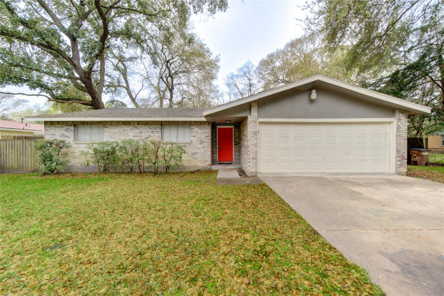 Property photo for 4106 California Street, Dickinson, TX