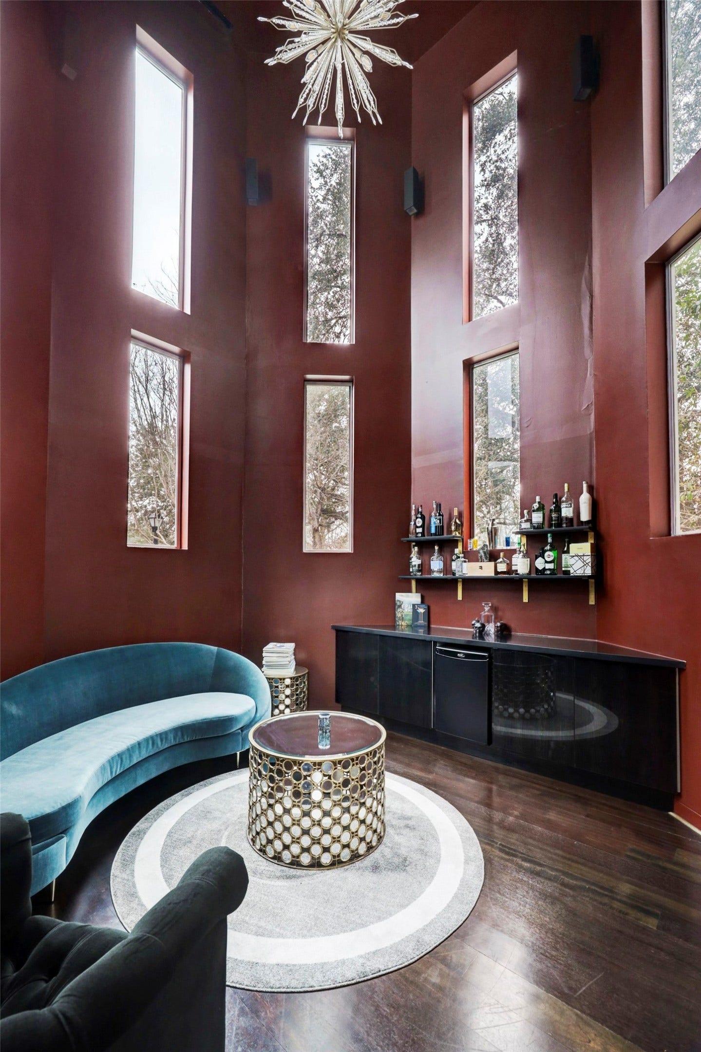 2200 Harvard Street, Houston, TX 77008 Off the entry, you'll find a sleek and stylish bar area, perfect for hosting cocktail hours.