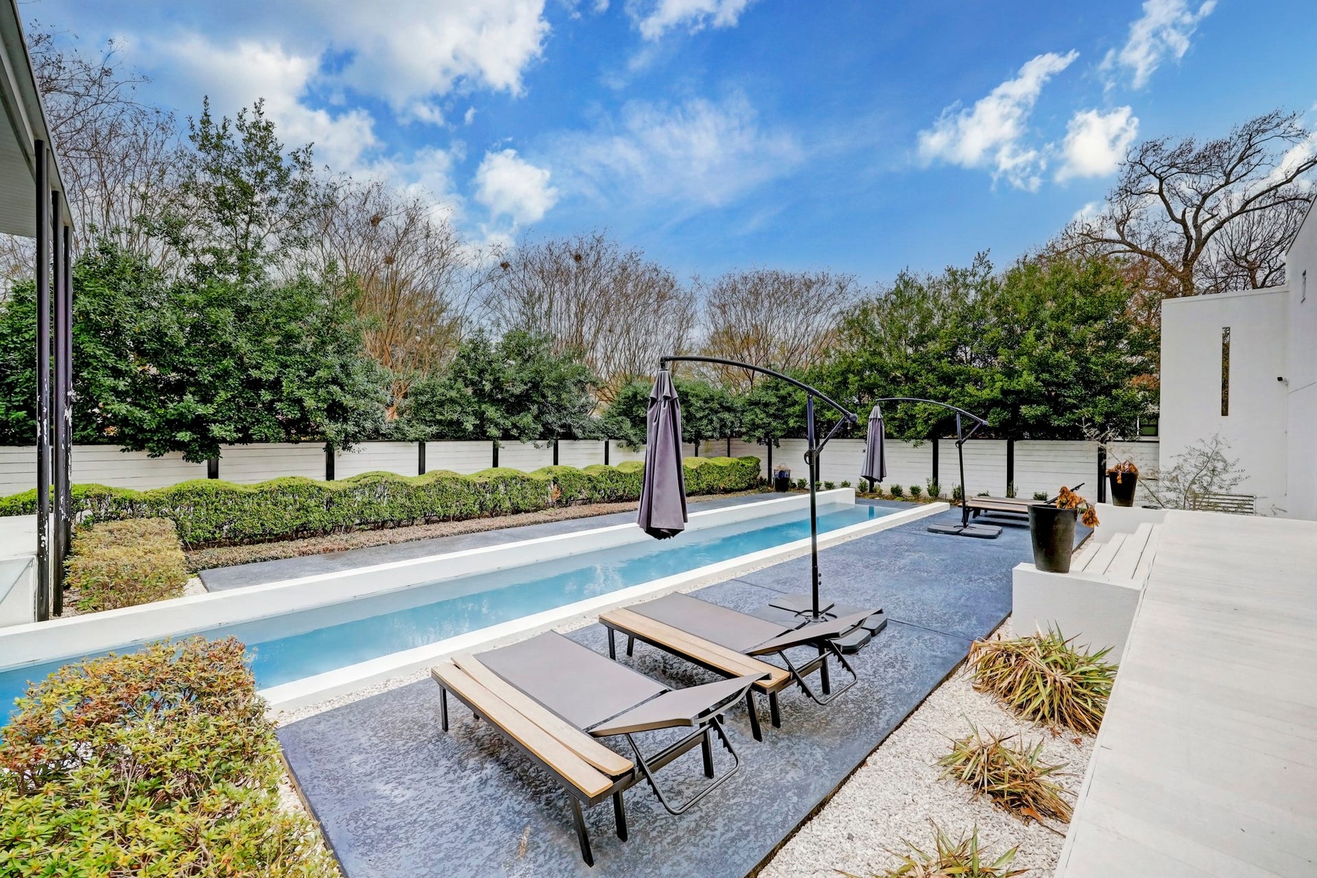 2200 Harvard Street, Houston, TX 77008 Lounge by or swim laps in the spillover pool, all behind a tree-lined privacy fence. The incredibly large yard is a private oasis ideal for intimate gatherings or large-scale entertainment.