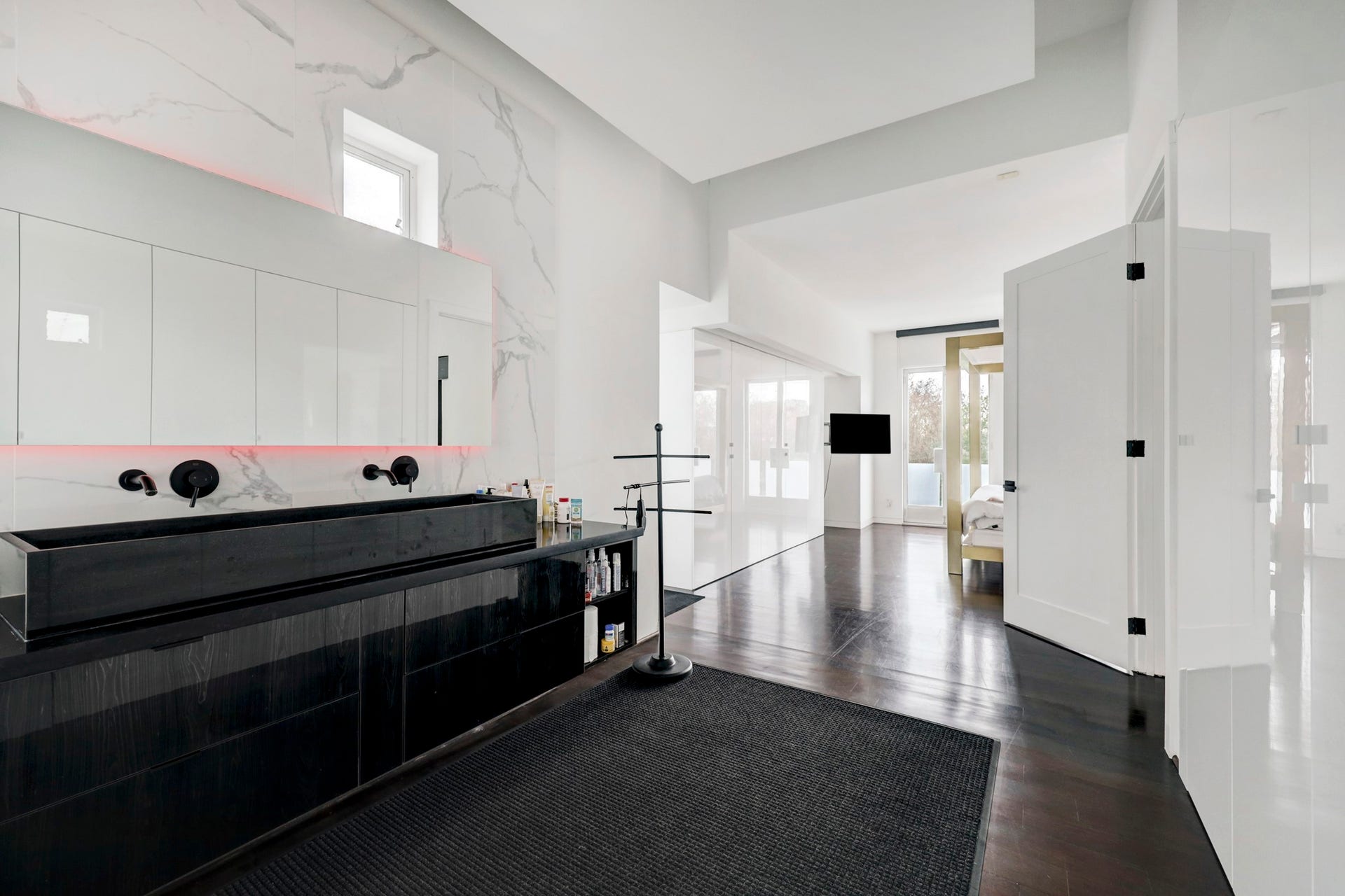 2200 Harvard Street, Houston, TX 77008 The bespoke ensuite master bath features a striking floating vanity with a double sink, LED accent lighting, and a large shower.