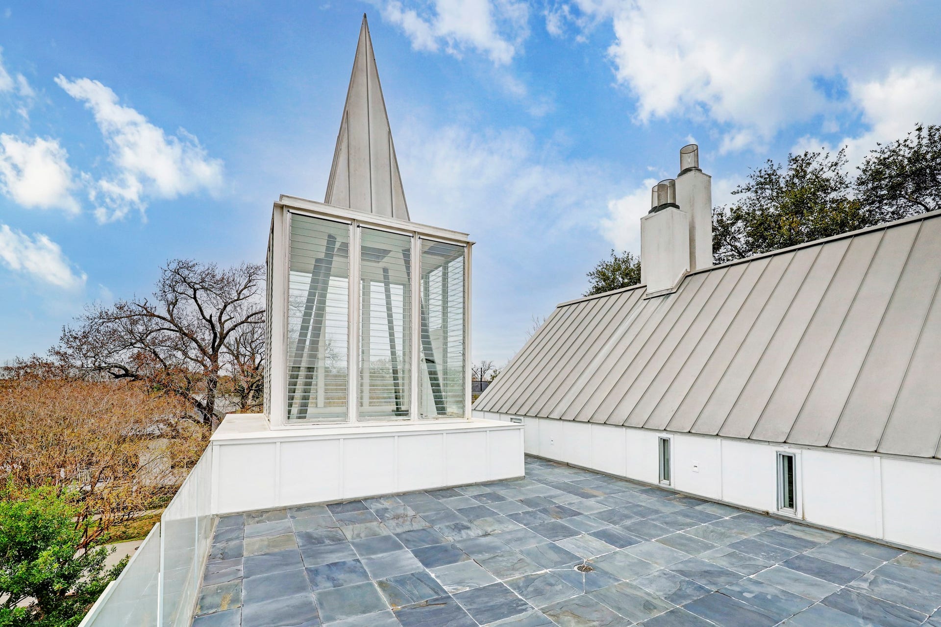 2200 Harvard Street, Houston, TX 77008 The steeple can be dramatically lit at night to provide a festive feeling while entertaining or relaxing on the rooftop terrace.