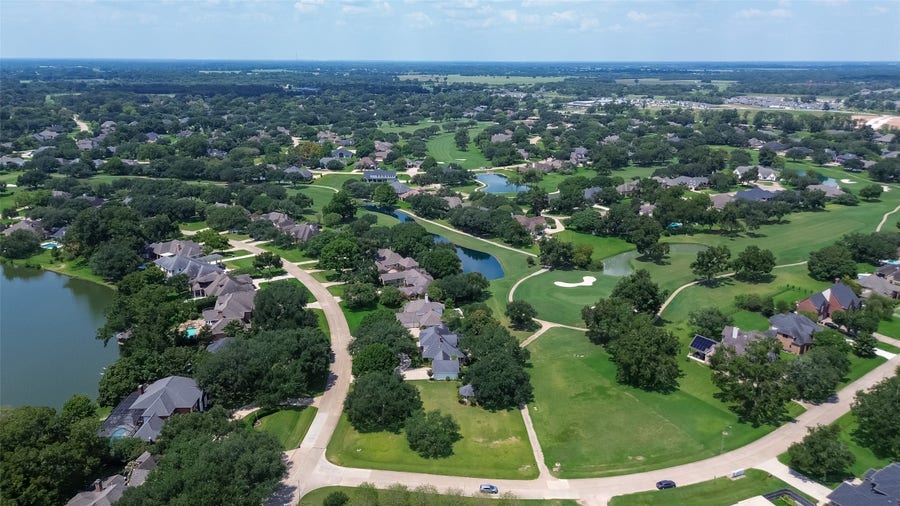 Property photo for 5319 Waterbeck Street, Weston Lakes, TX