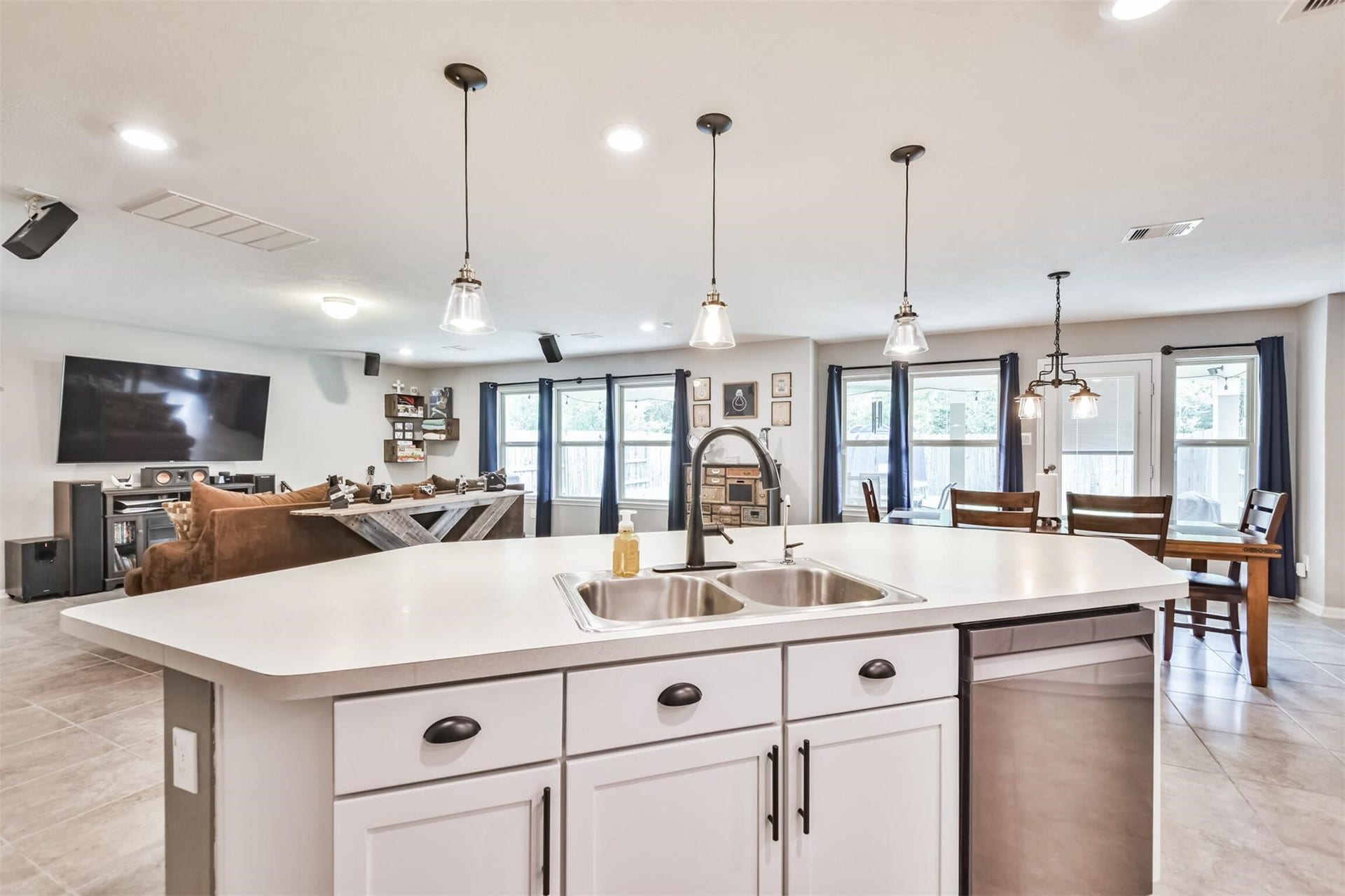 2719 Crosshaven Way, Conroe, TX 77304
