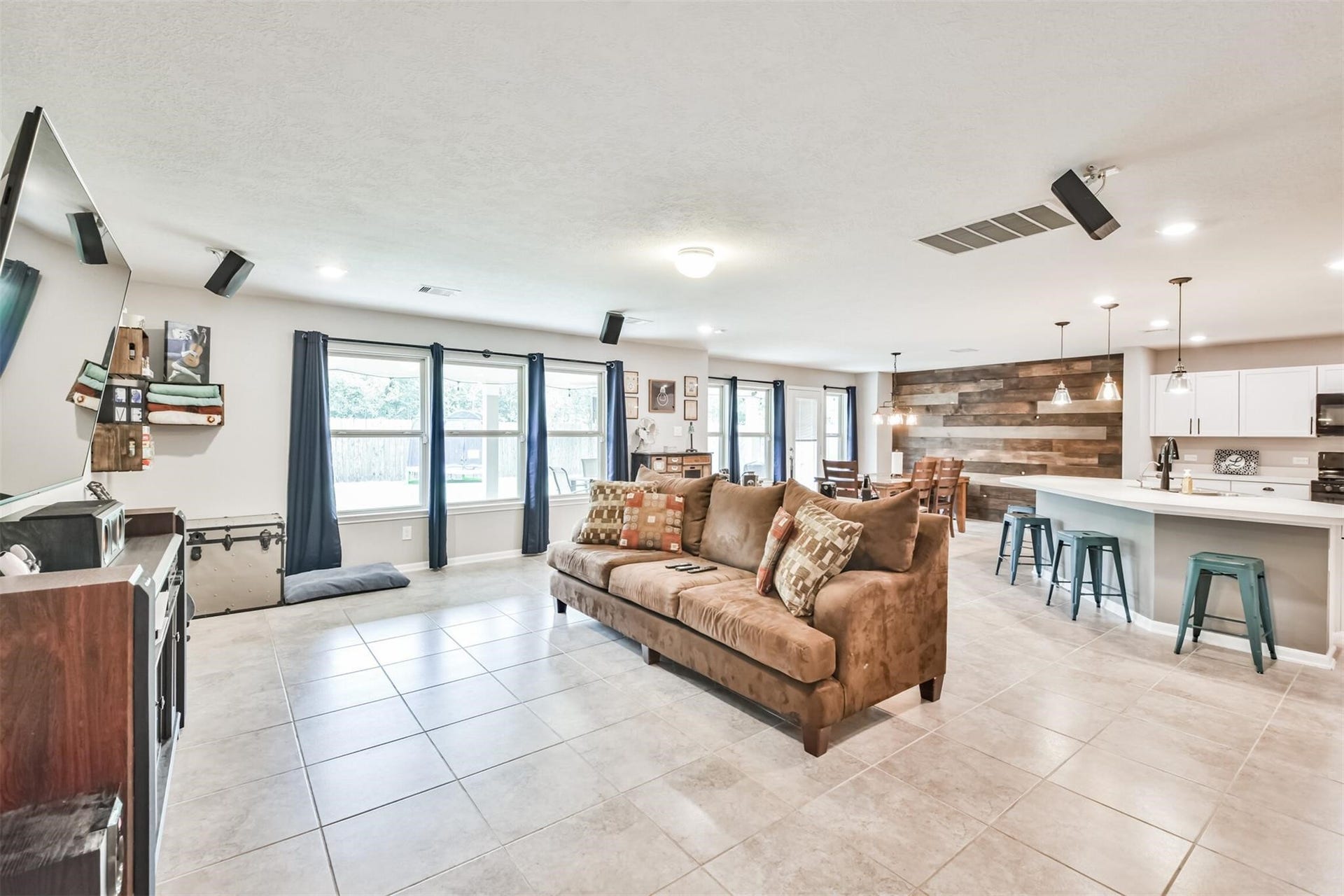 2719 Crosshaven Way, Conroe, TX 77304