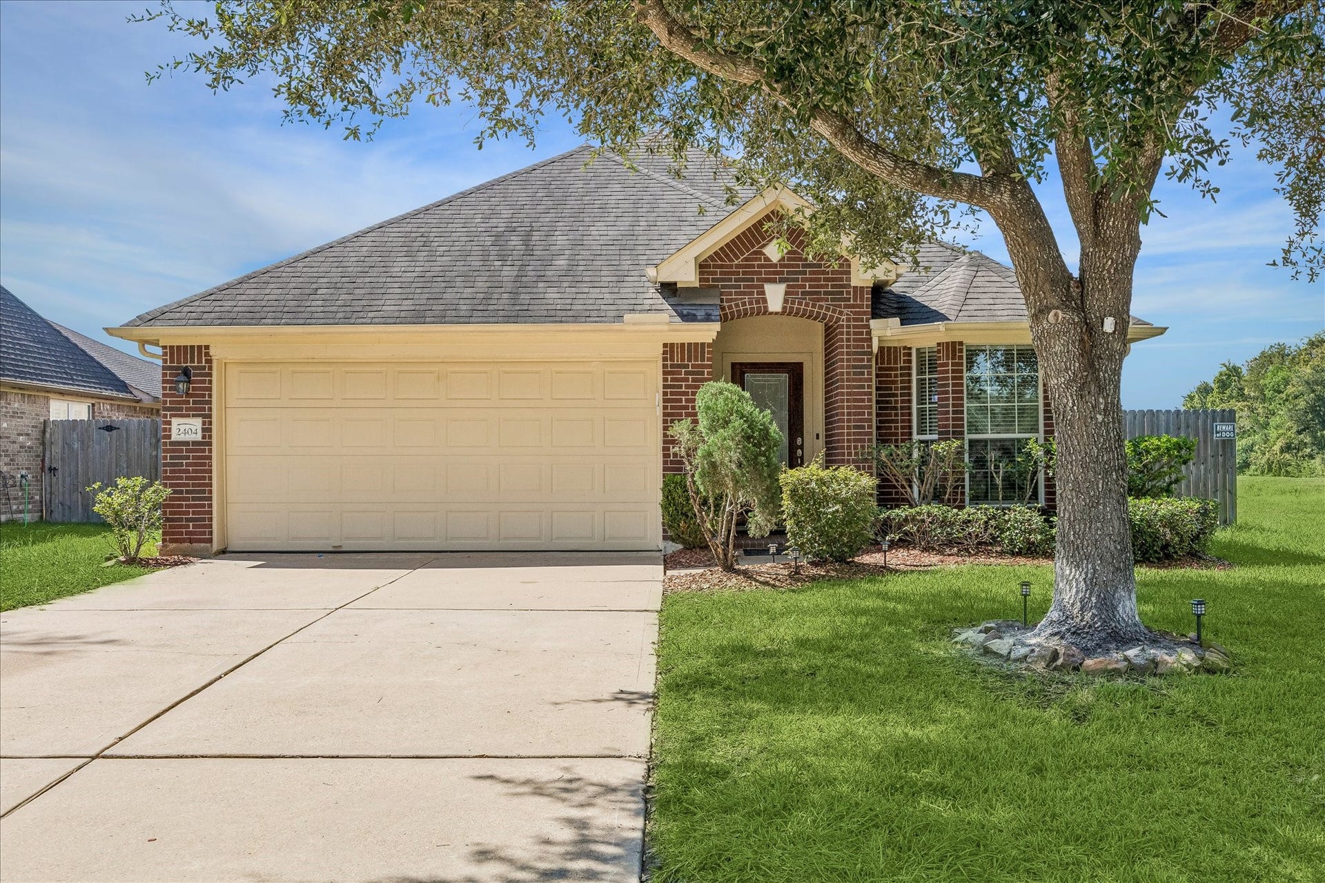 2404 Avalon Trace Lane, Pearland, TX 77581 2404 Avalon Trace Lane, Pearland, TX 77581
