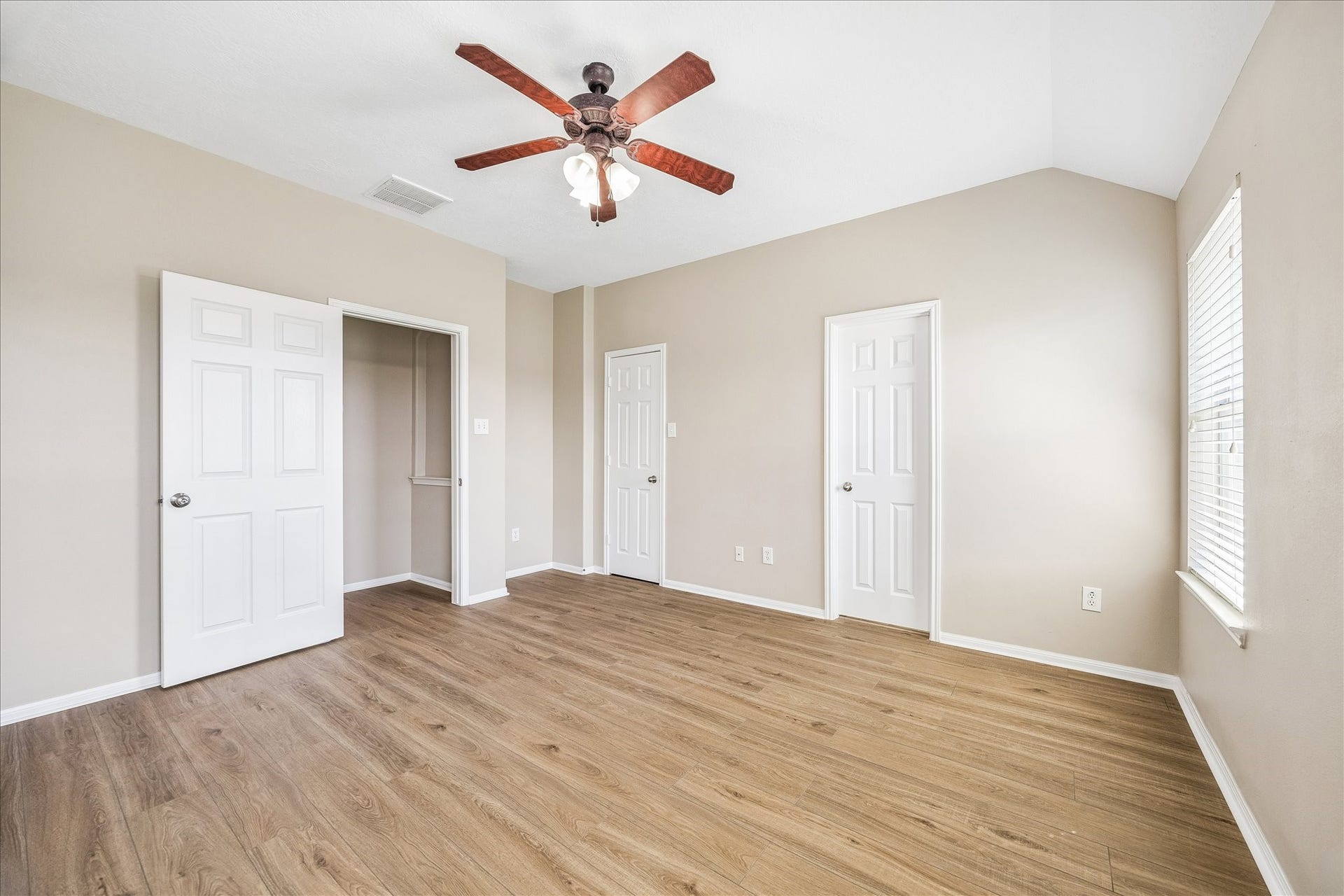 2404 Avalon Trace Lane, Pearland, TX 77581 2404 Avalon Trace Lane, Pearland, TX 77581