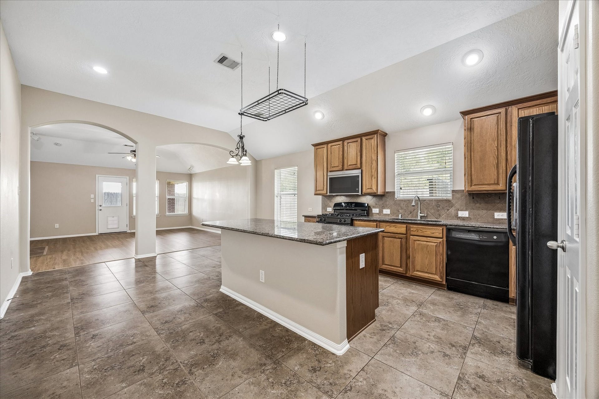 2404 Avalon Trace Lane, Pearland, TX 77581 2404 Avalon Trace Lane, Pearland, TX 77581