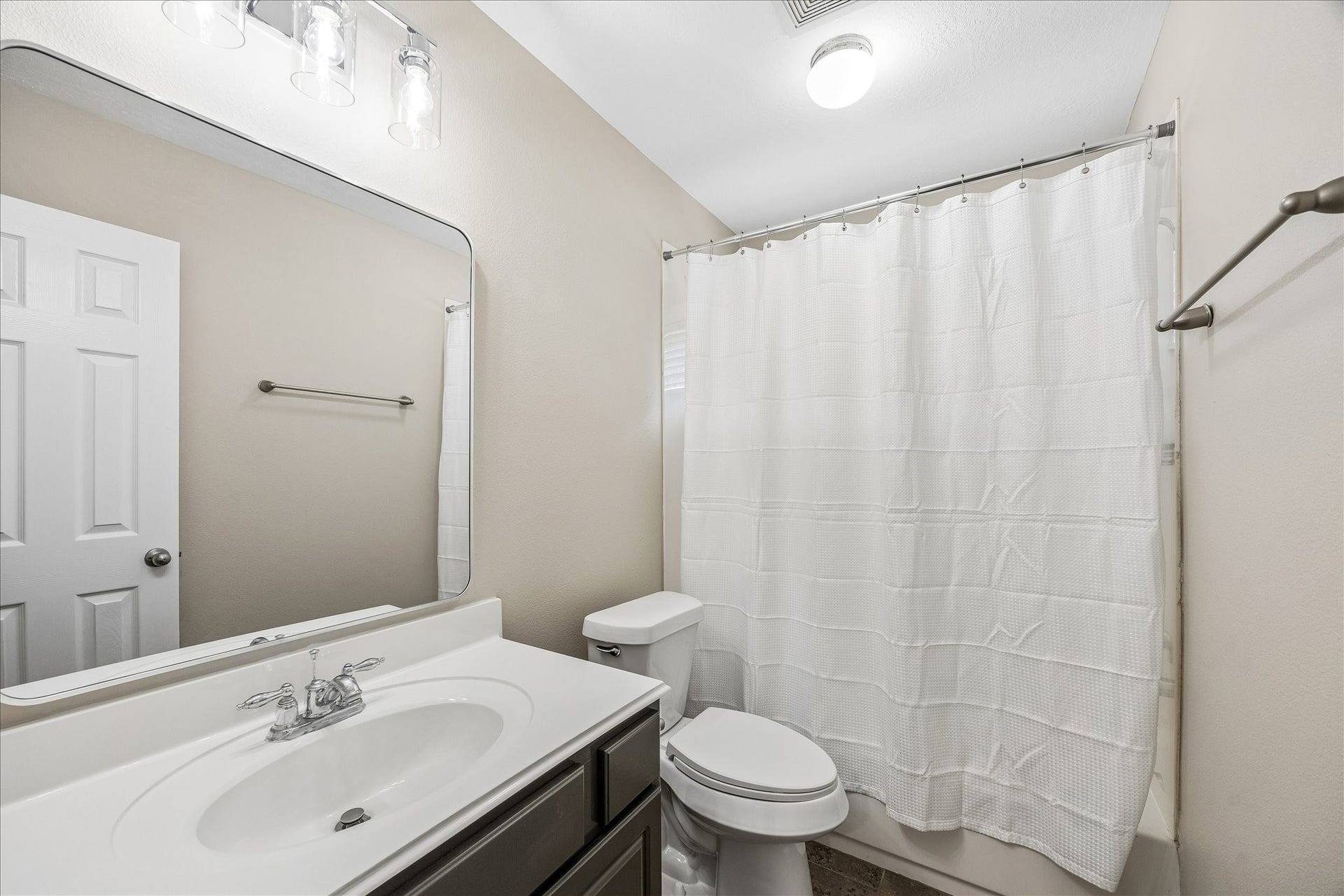2404 Avalon Trace Lane, Pearland, TX 77581 2404 Avalon Trace Lane, Pearland, TX 77581