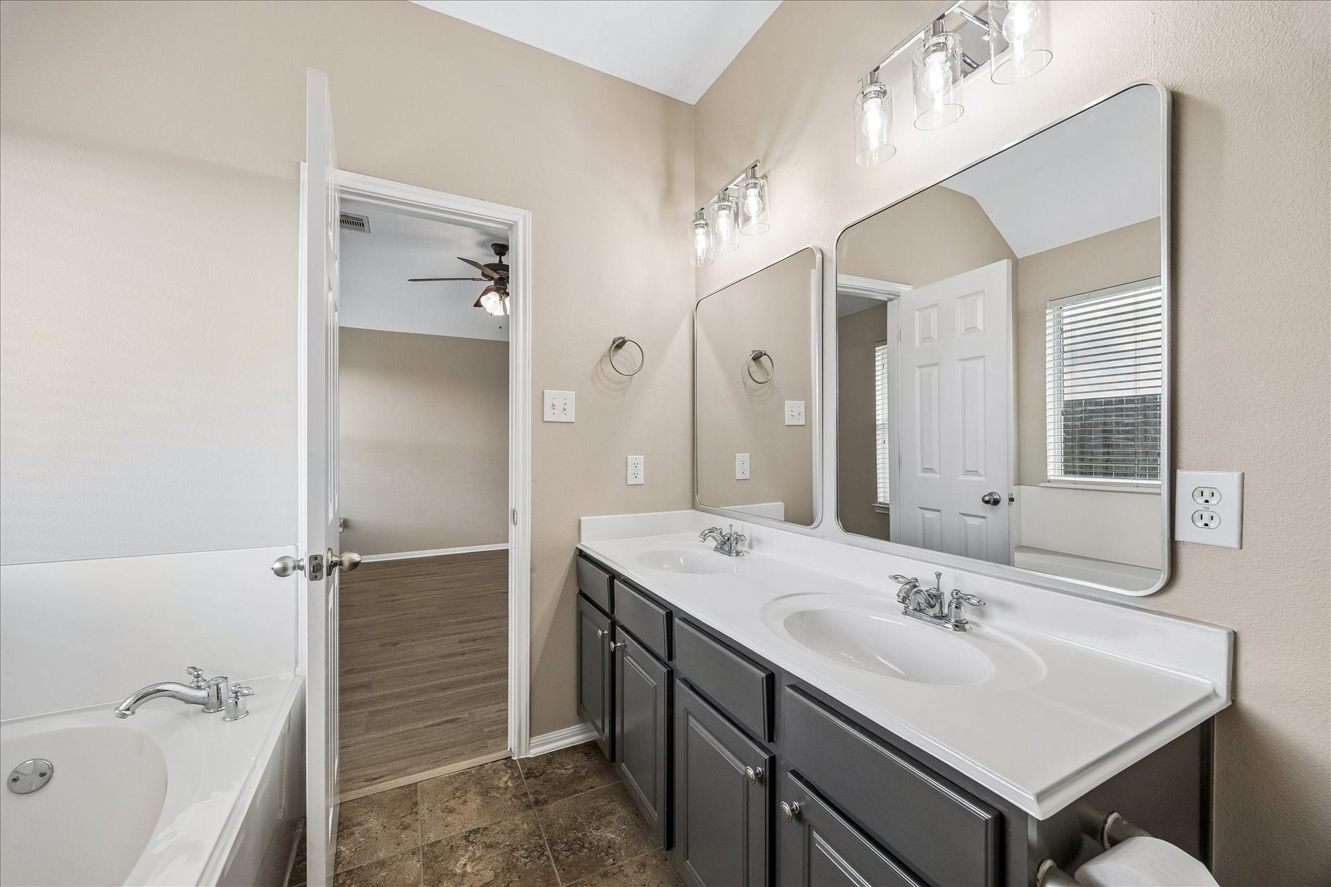 2404 Avalon Trace Lane, Pearland, TX 77581 2404 Avalon Trace Lane, Pearland, TX 77581