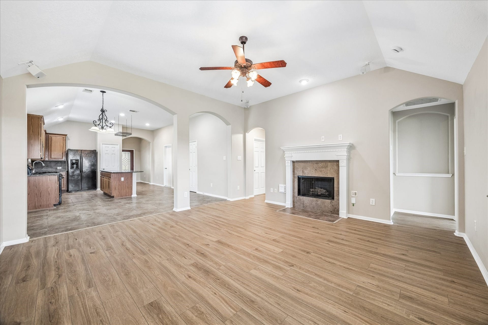 2404 Avalon Trace Lane, Pearland, TX 77581 2404 Avalon Trace Lane, Pearland, TX 77581
