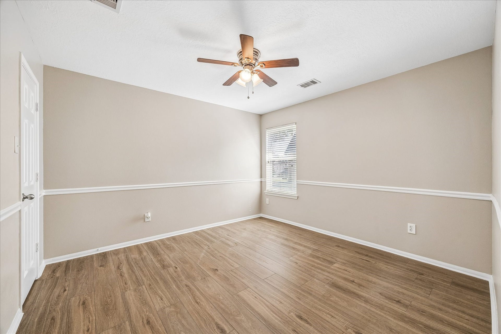 2404 Avalon Trace Lane, Pearland, TX 77581 2404 Avalon Trace Lane, Pearland, TX 77581