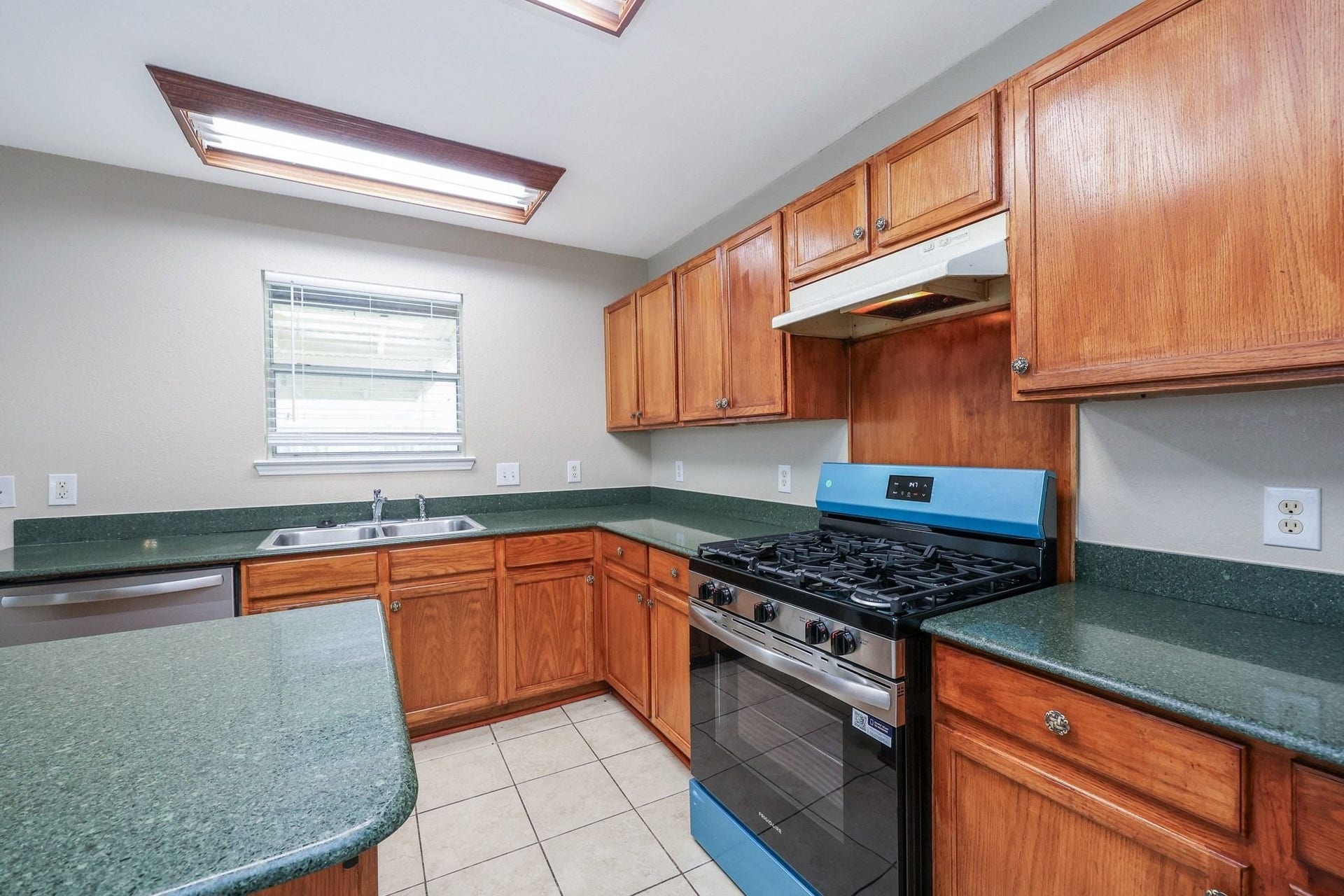 16526 Eaglewood Shadows Drive, Sugar Land, TX 77498 16526 Eaglewood Shadows Drive, Sugar Land, TX 77498