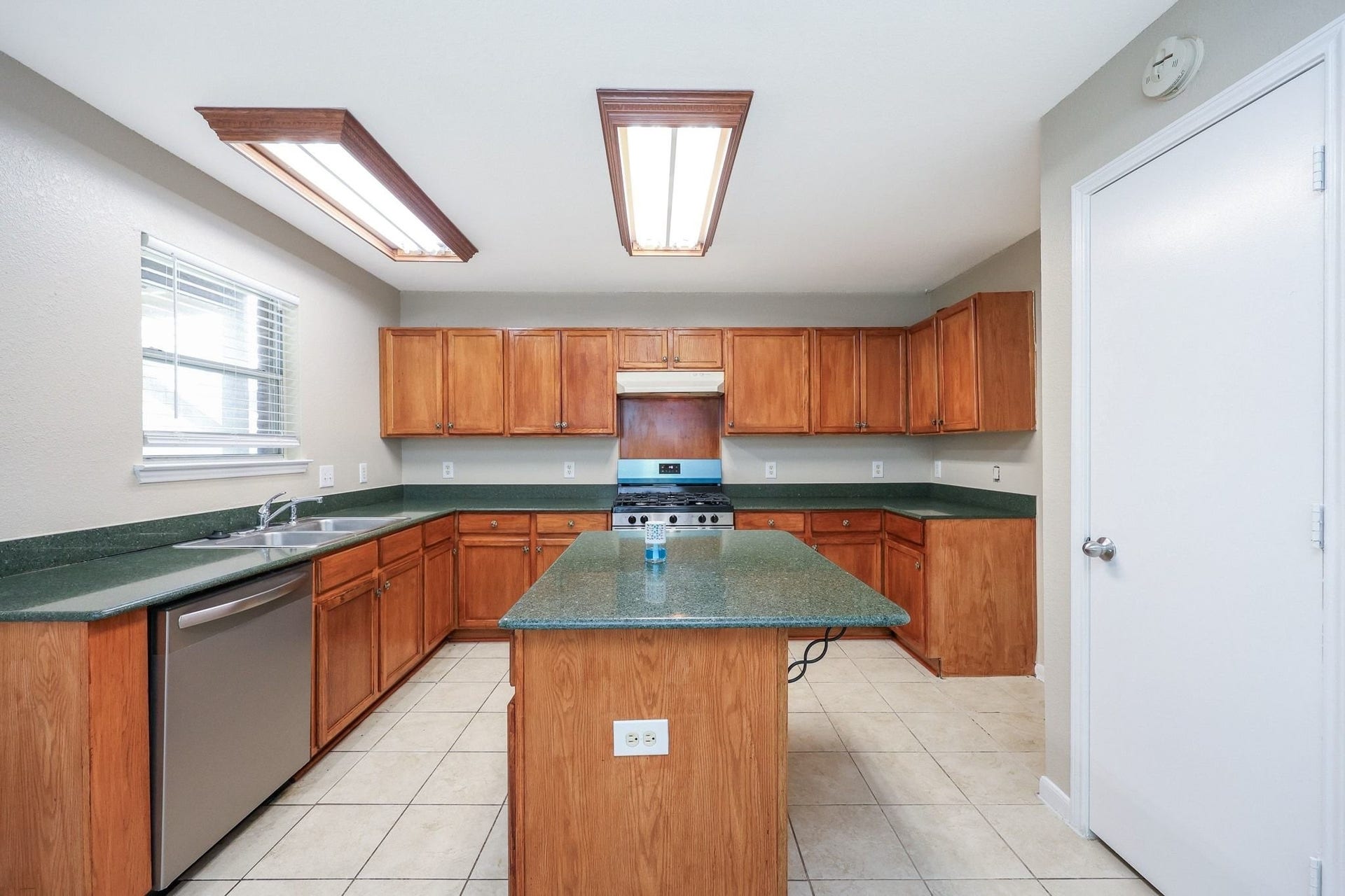 16526 Eaglewood Shadows Drive, Sugar Land, TX 77498 16526 Eaglewood Shadows Drive, Sugar Land, TX 77498