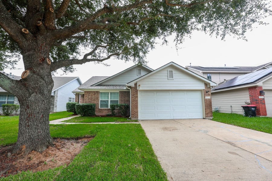 Property photo for 16526 Eaglewood Shadows Drive, Sugar Land, TX