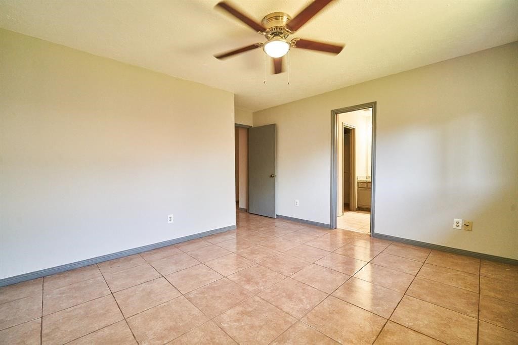 7811 Londres Drive, Houston, TX 77083 7811 Londres Drive, Houston, TX 77083