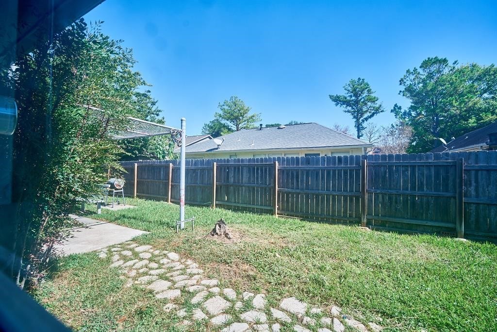 7811 Londres Drive, Houston, TX 77083 7811 Londres Drive, Houston, TX 77083