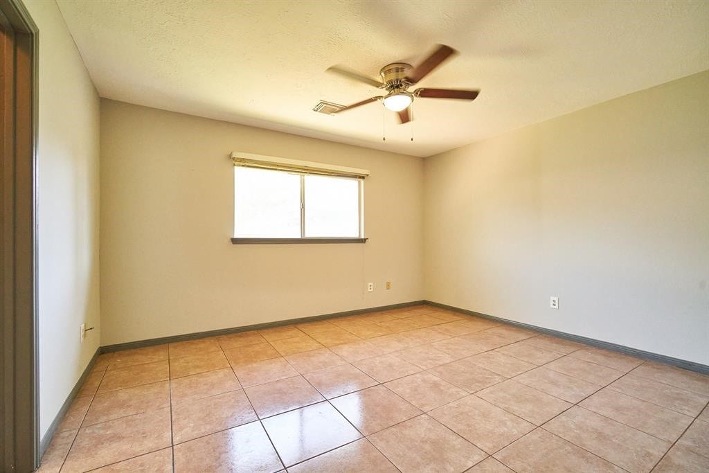 7811 Londres Drive, Houston, TX 77083 7811 Londres Drive, Houston, TX 77083