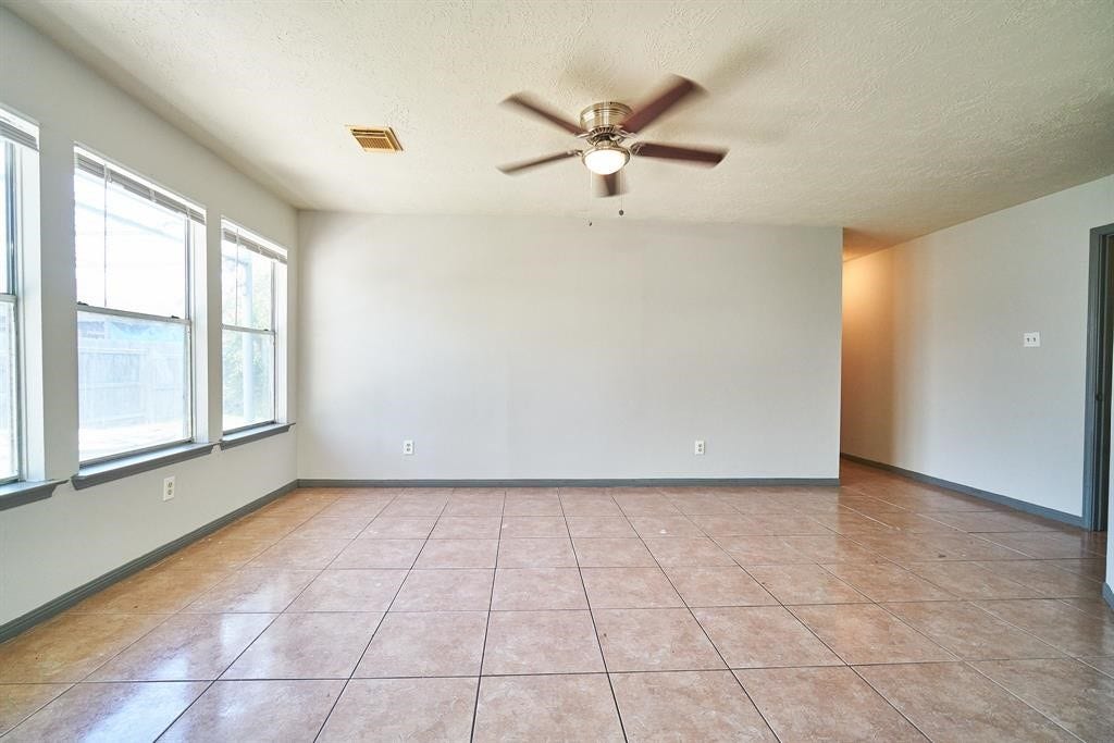 7811 Londres Drive, Houston, TX 77083 7811 Londres Drive, Houston, TX 77083