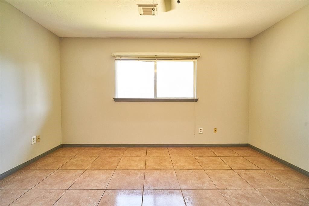 7811 Londres Drive, Houston, TX 77083 7811 Londres Drive, Houston, TX 77083
