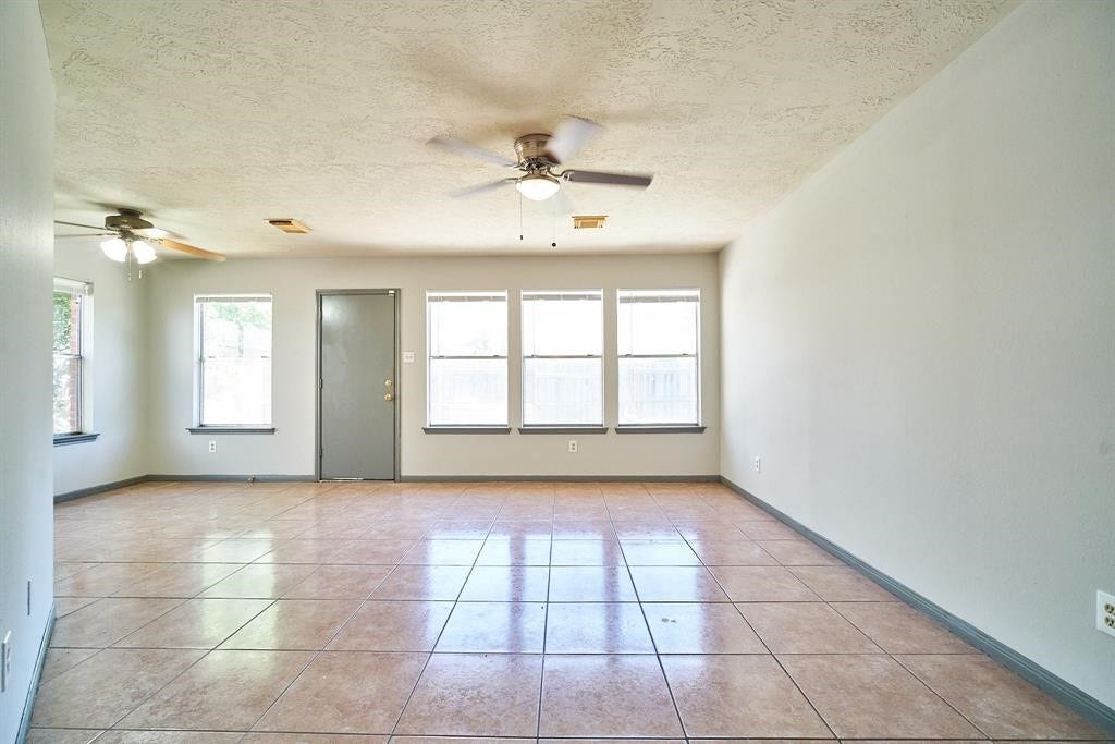 7811 Londres Drive, Houston, TX 77083 7811 Londres Drive, Houston, TX 77083